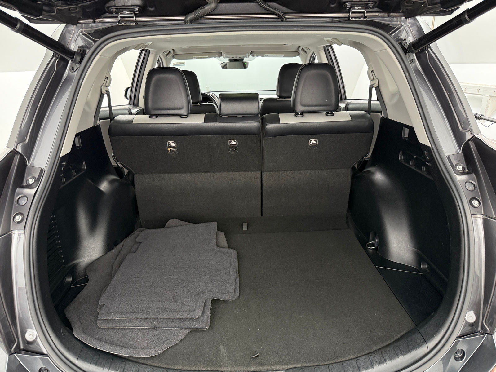 Thumbnail: 2018 Toyota RAV4 - 6
