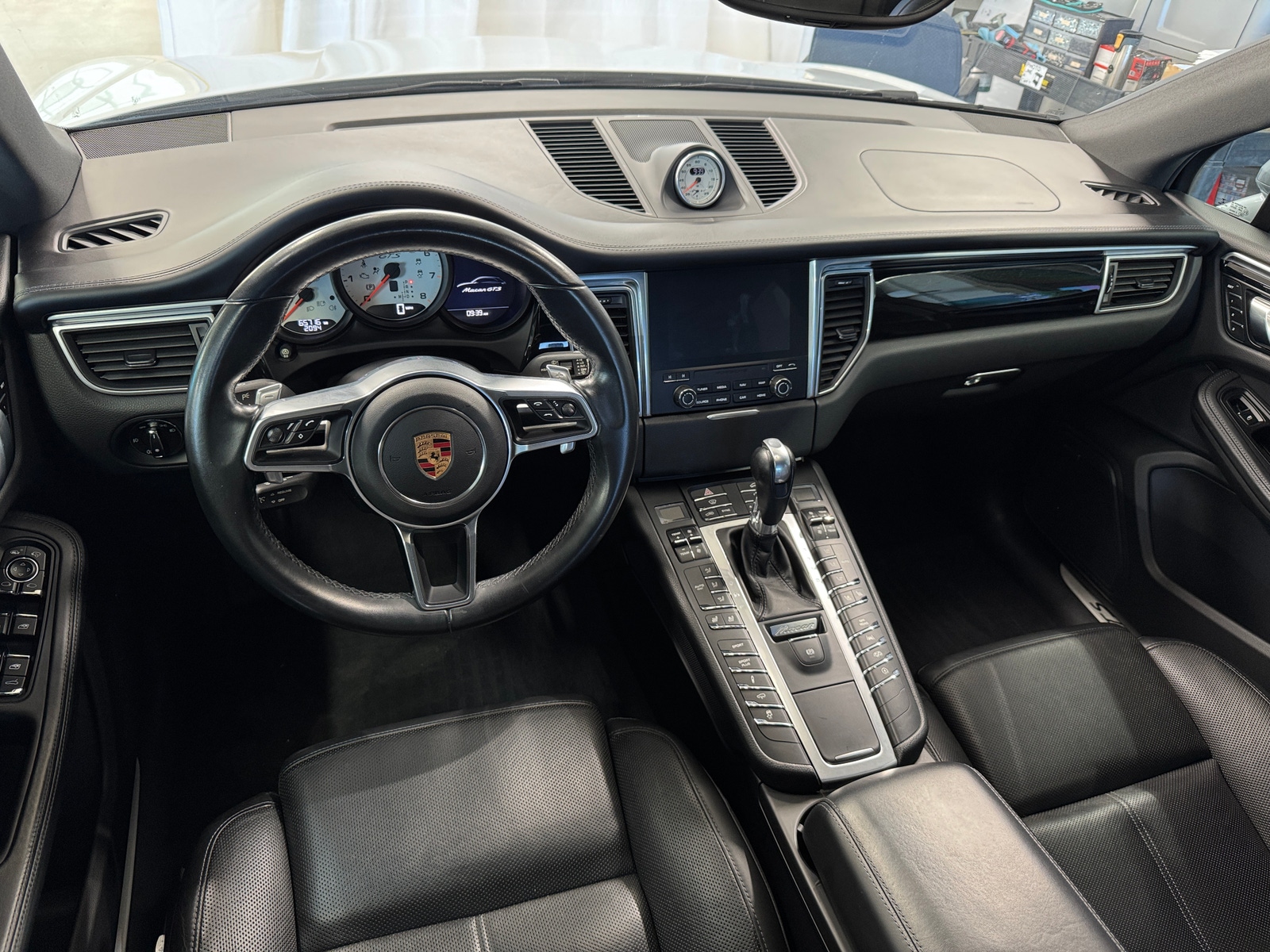 Thumbnail: 2018 Porsche Macan - 2