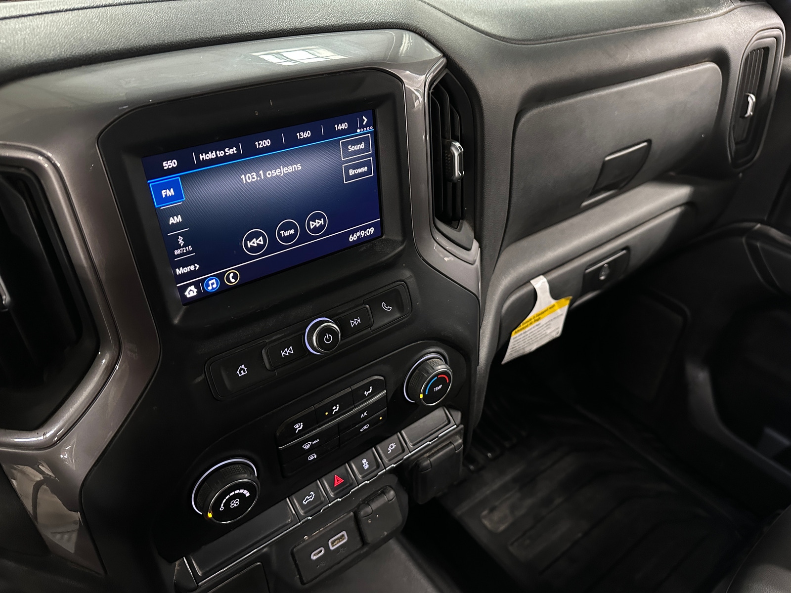 Thumbnail: 2021 Chevrolet Silverado 1500 - 3