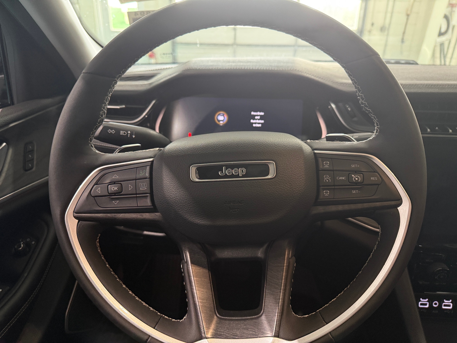 Thumbnail: 2023 Jeep Grand Cherokee - 4