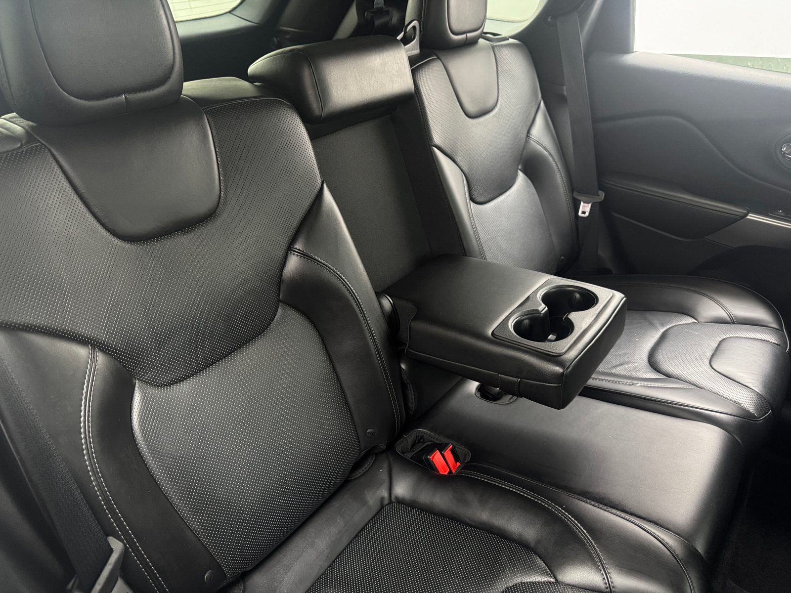 Thumbnail: 2019 Jeep Cherokee - 5