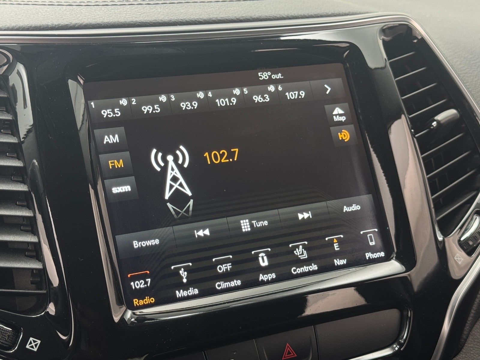 Thumbnail: 2019 Jeep Cherokee - 3