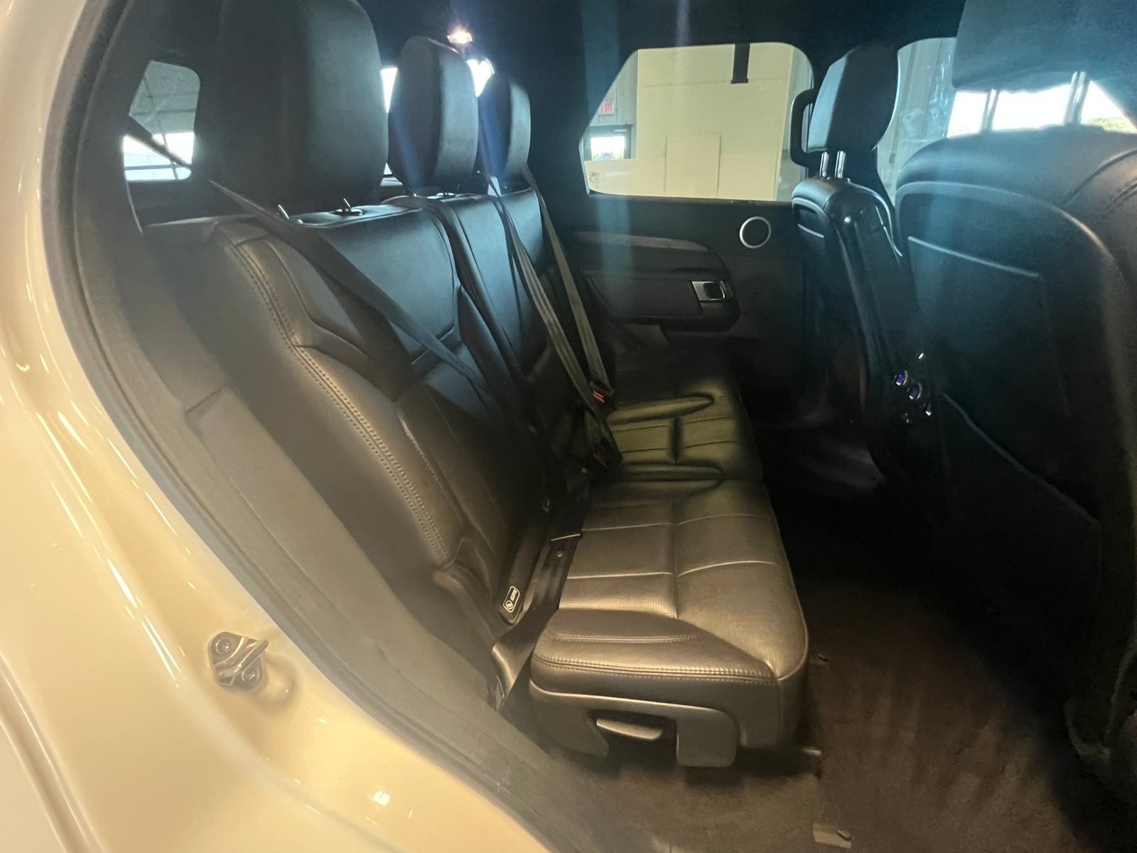 Thumbnail: 2017 Land Rover Discovery - 5