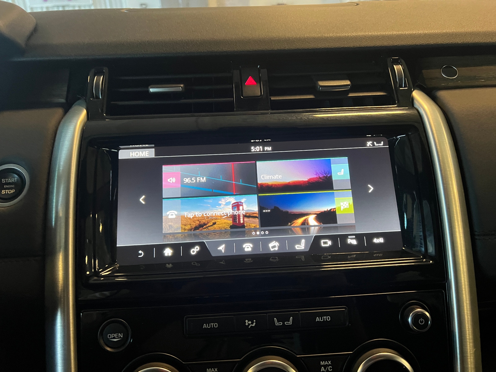Thumbnail: 2017 Land Rover Discovery - 3