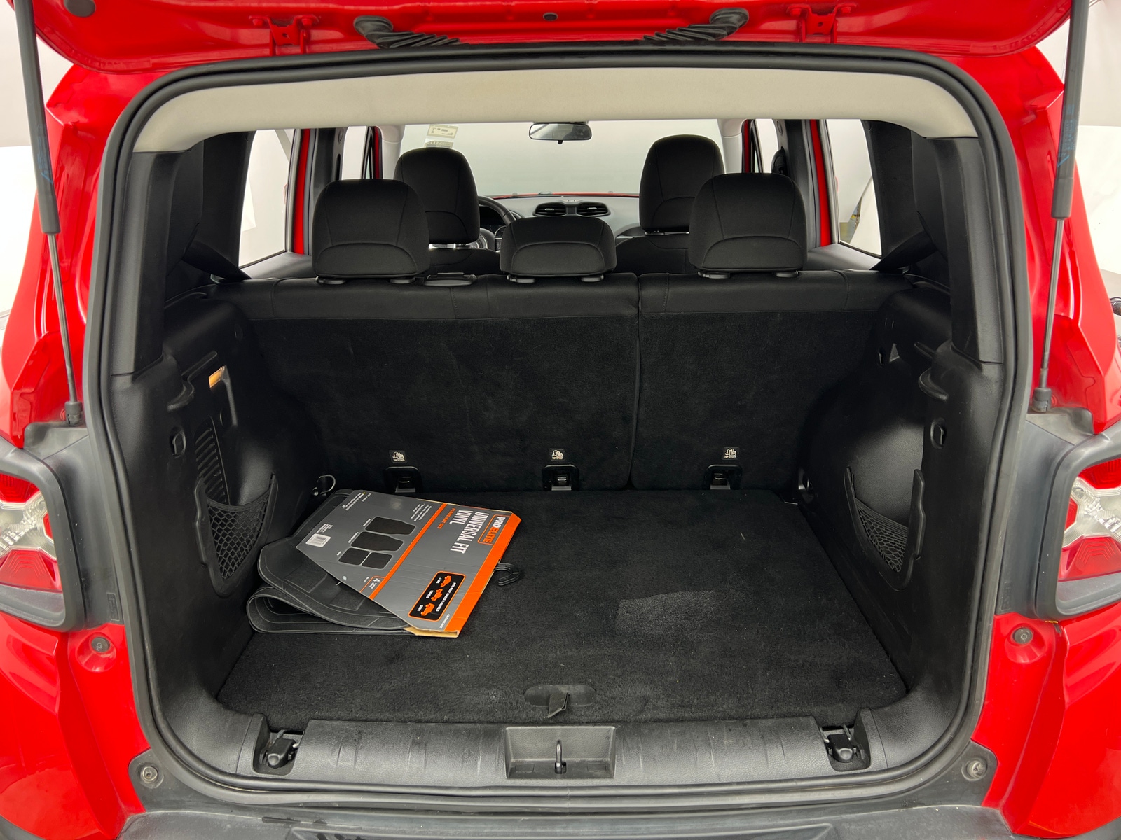 Thumbnail: 2018 Jeep Renegade - 7