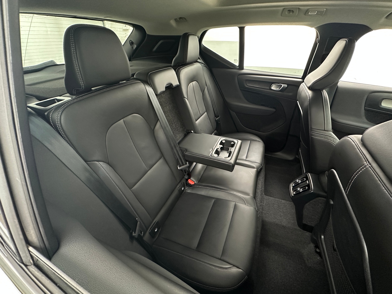 Thumbnail: 2025 Volvo XC40 - 5