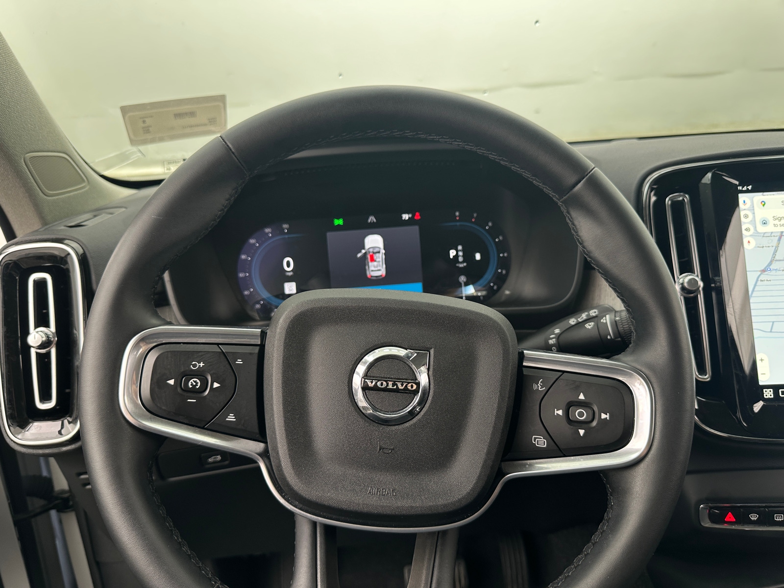 Thumbnail: 2025 Volvo XC40 - 4