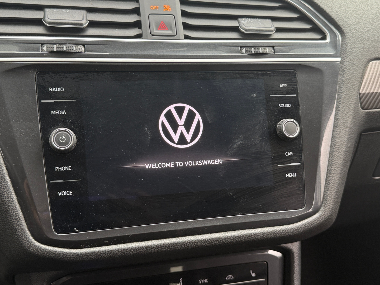 Thumbnail: 2024 Volkswagen Tiguan - 3
