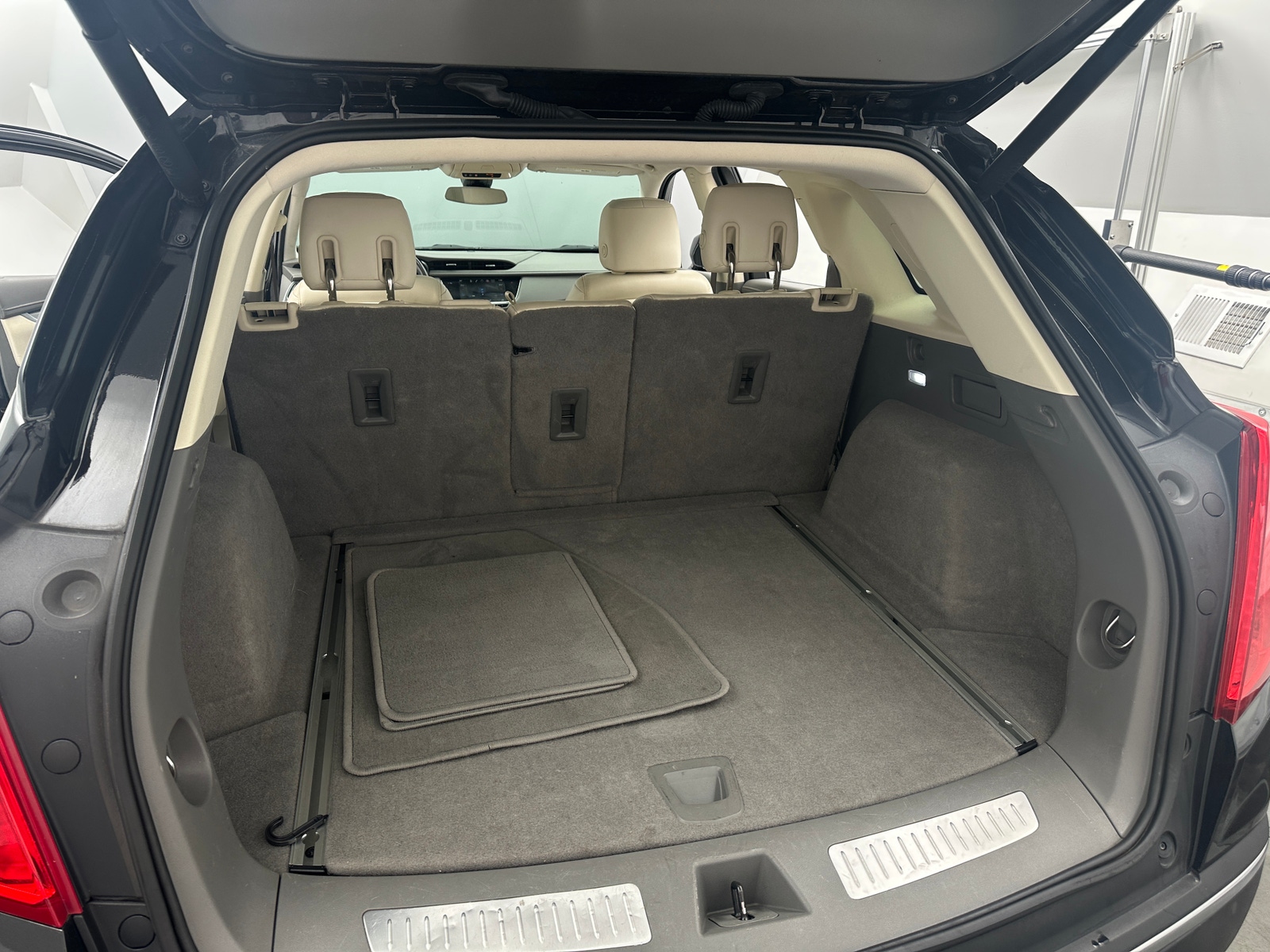 Thumbnail: 2019 Cadillac XT5 - 6