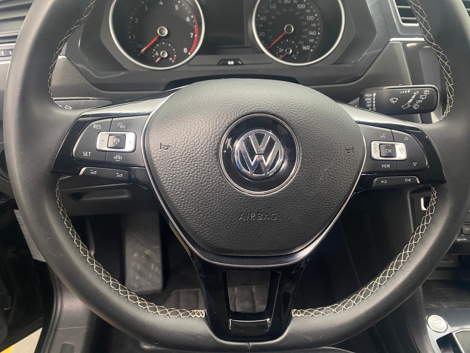 Thumbnail: 2021 Volkswagen Tiguan - 4