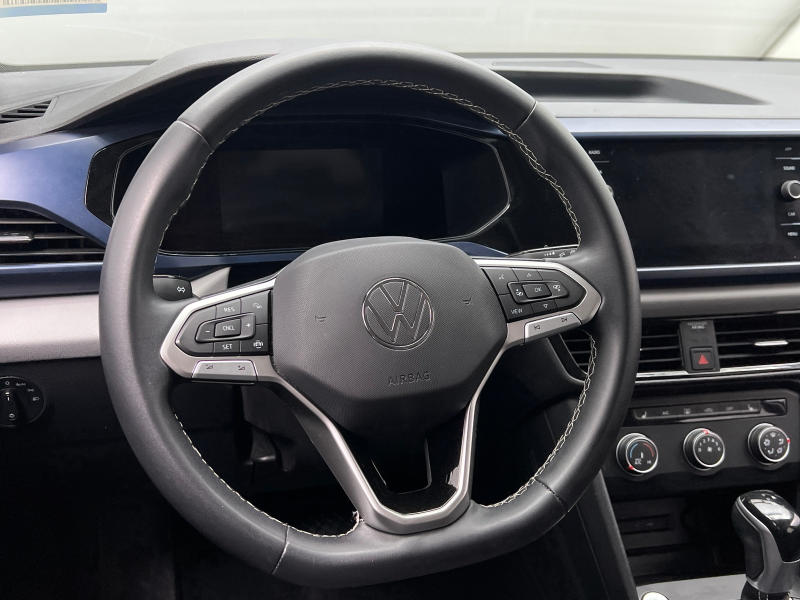 Thumbnail: 2022 Volkswagen Taos - 4