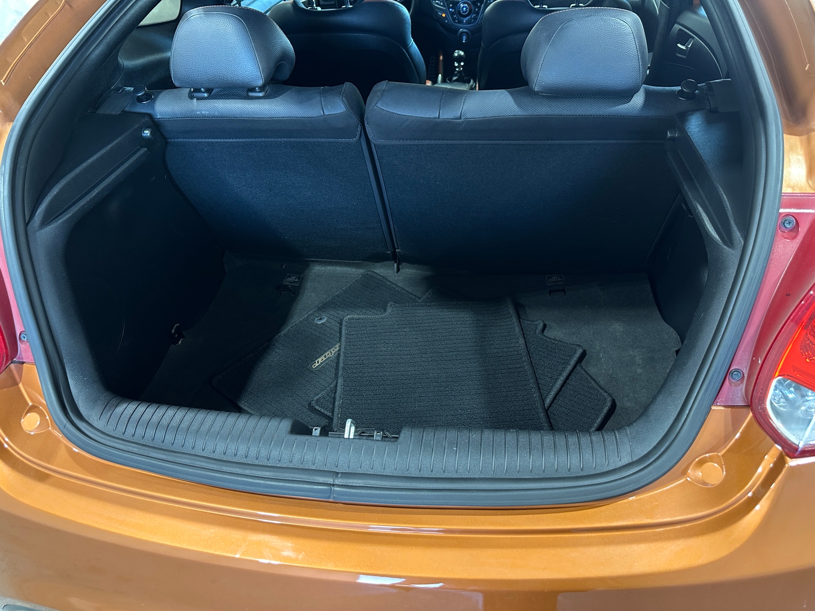 Thumbnail: 2016 Hyundai Veloster - 4