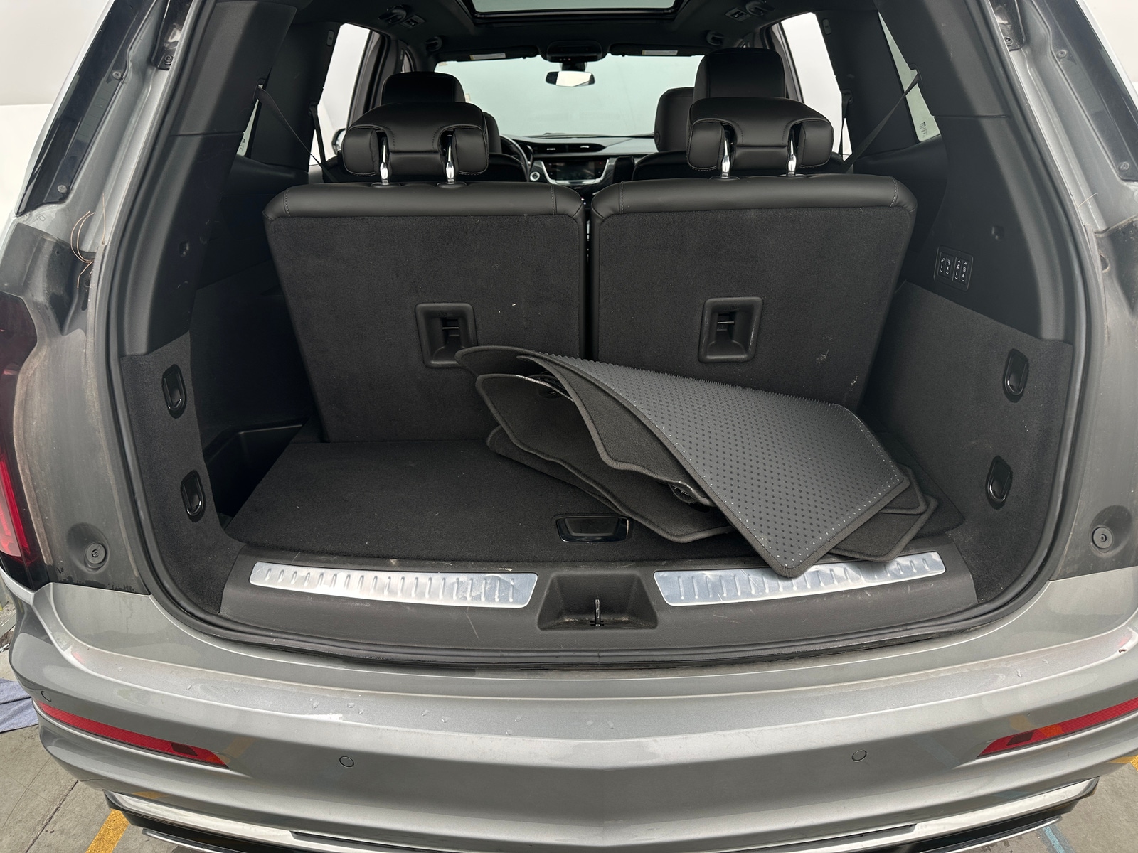 Thumbnail: 2025 Cadillac XT6 - 6