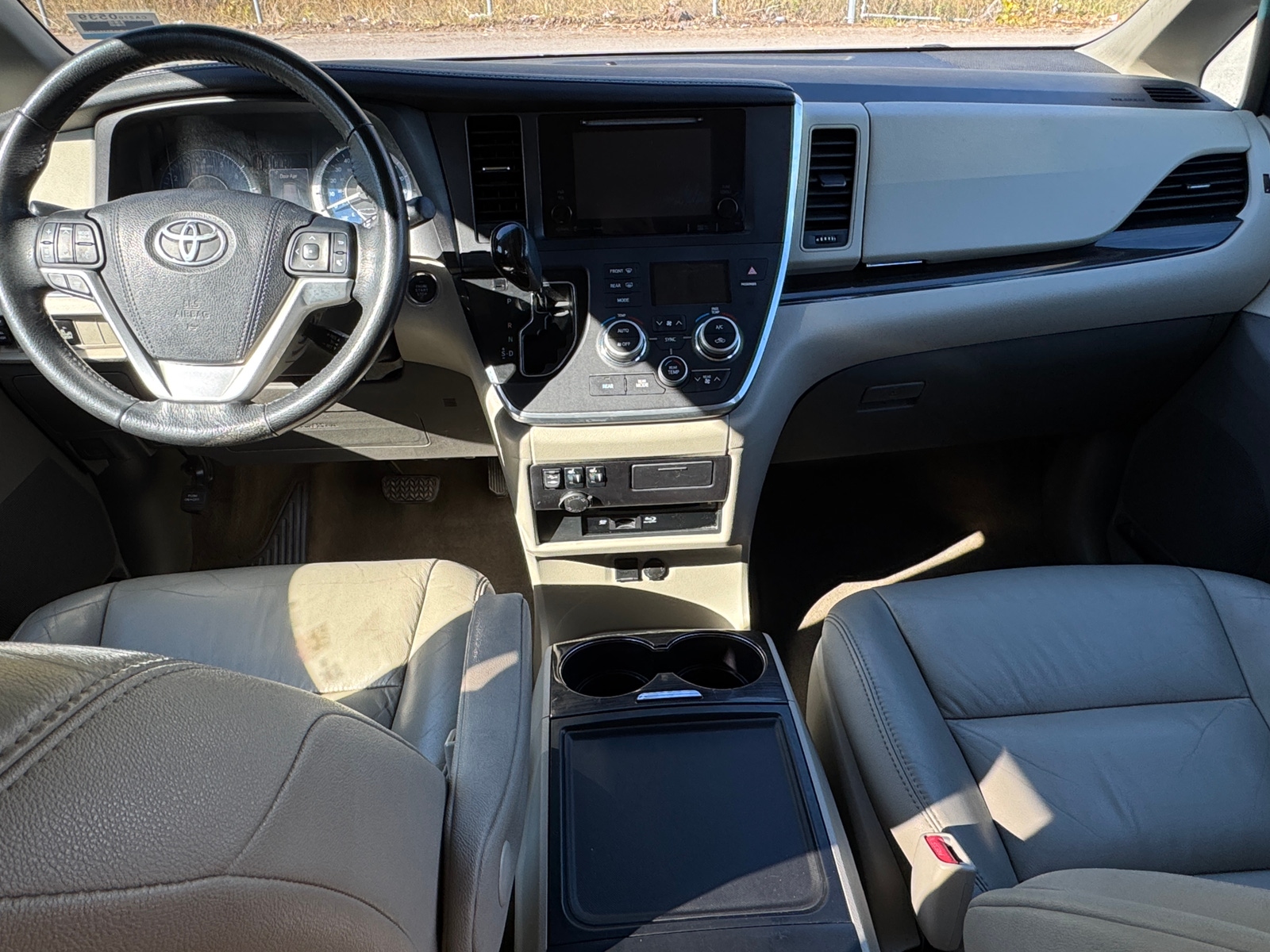 Thumbnail: 2017 Toyota Sienna - 2