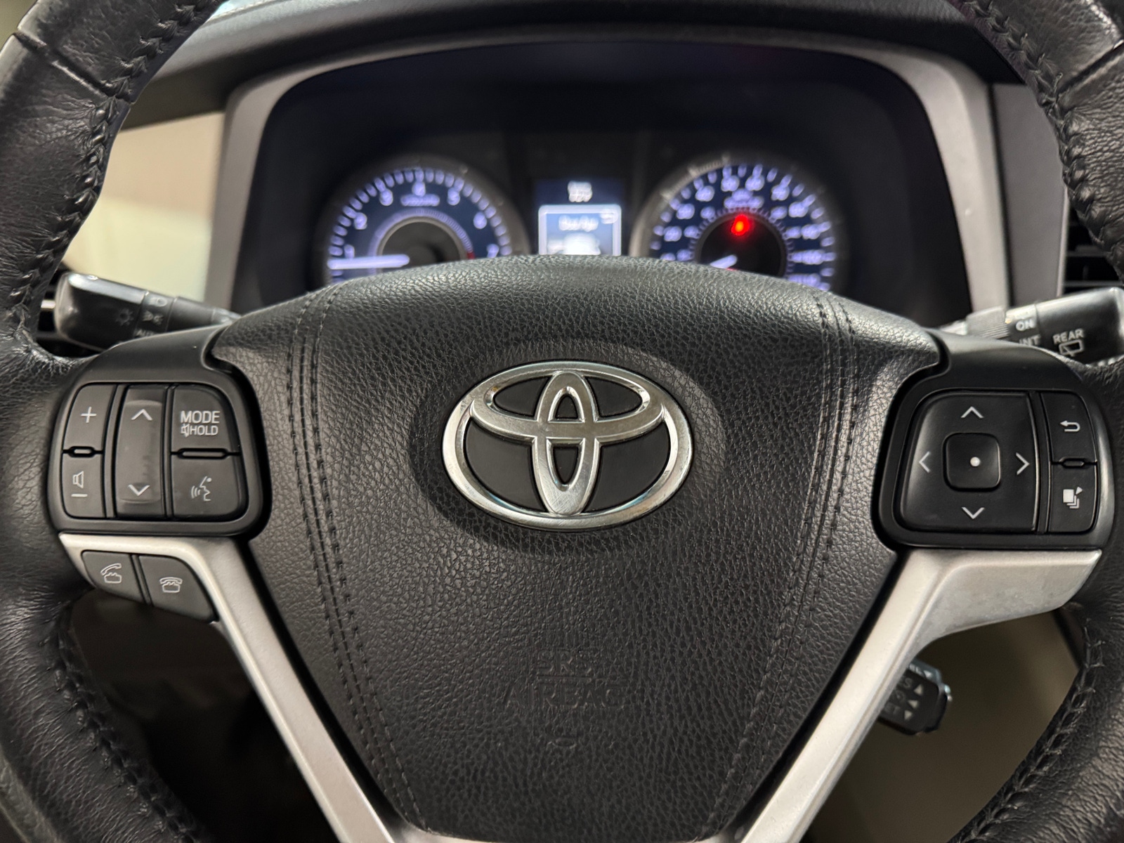 Thumbnail: 2017 Toyota Sienna - 4