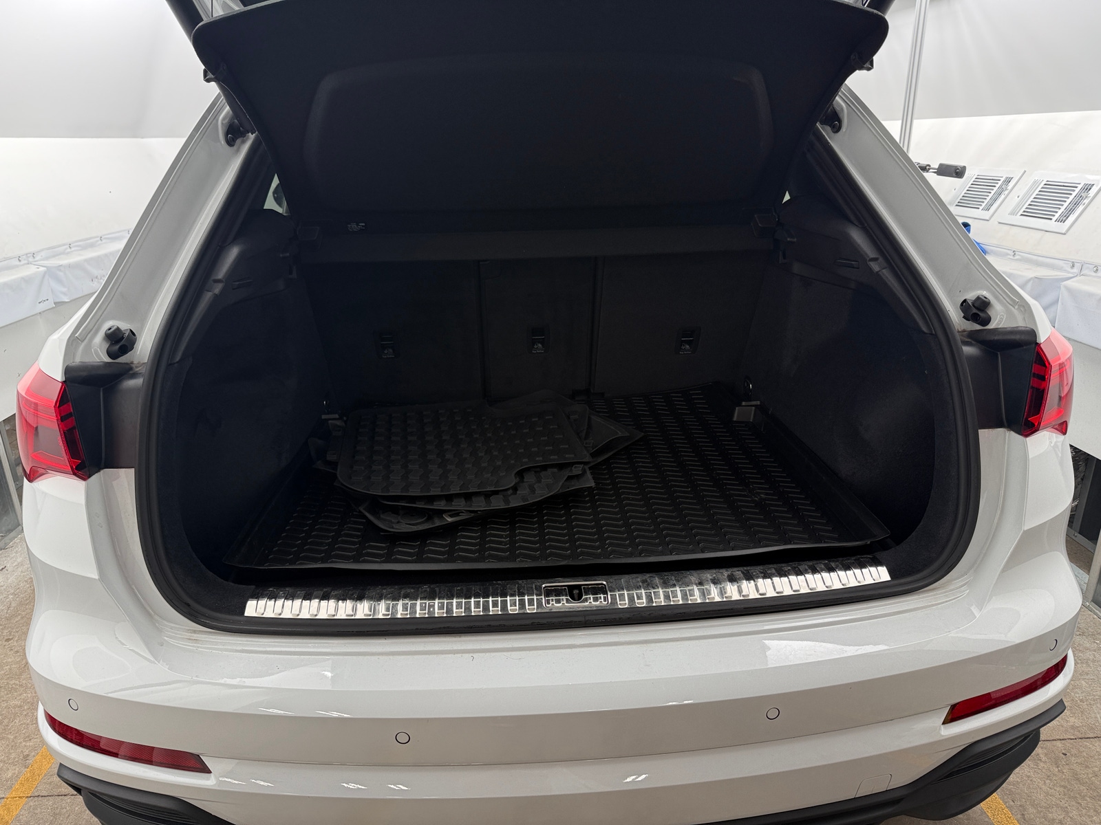 Thumbnail: 2024 Audi Q3 - 6