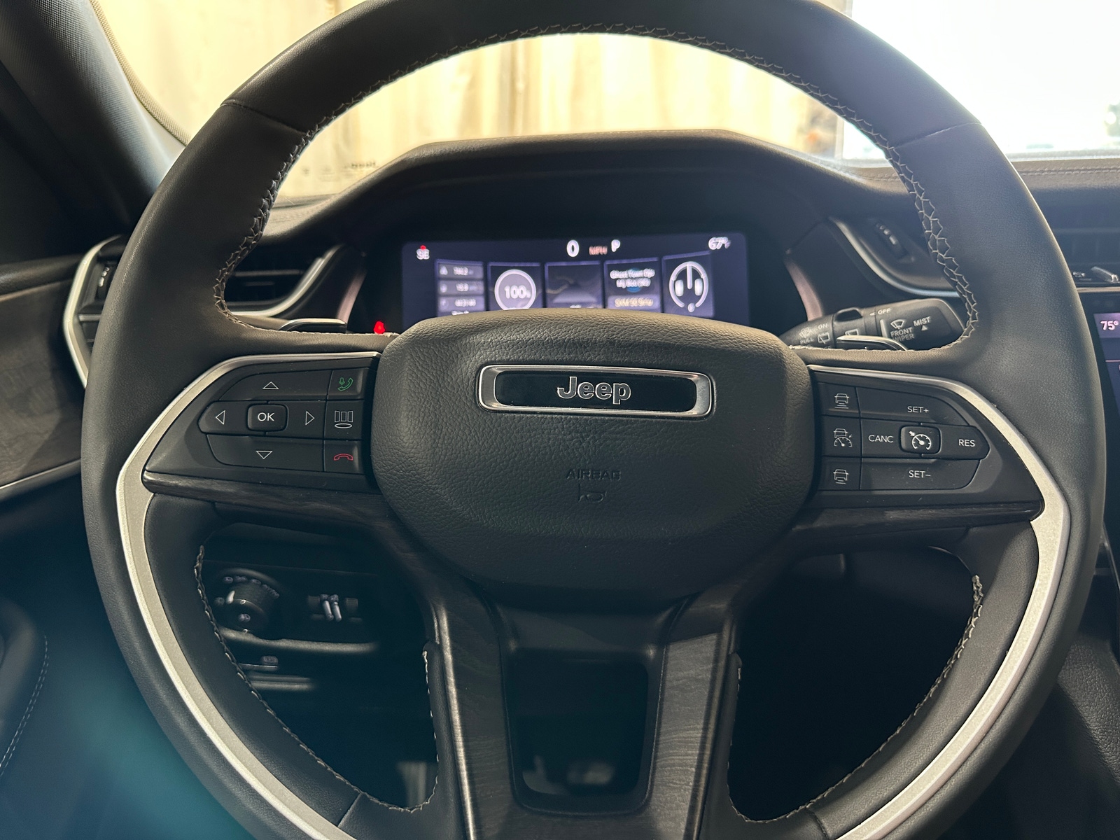 Thumbnail: 2024 Jeep Grand Cherokee L - 4