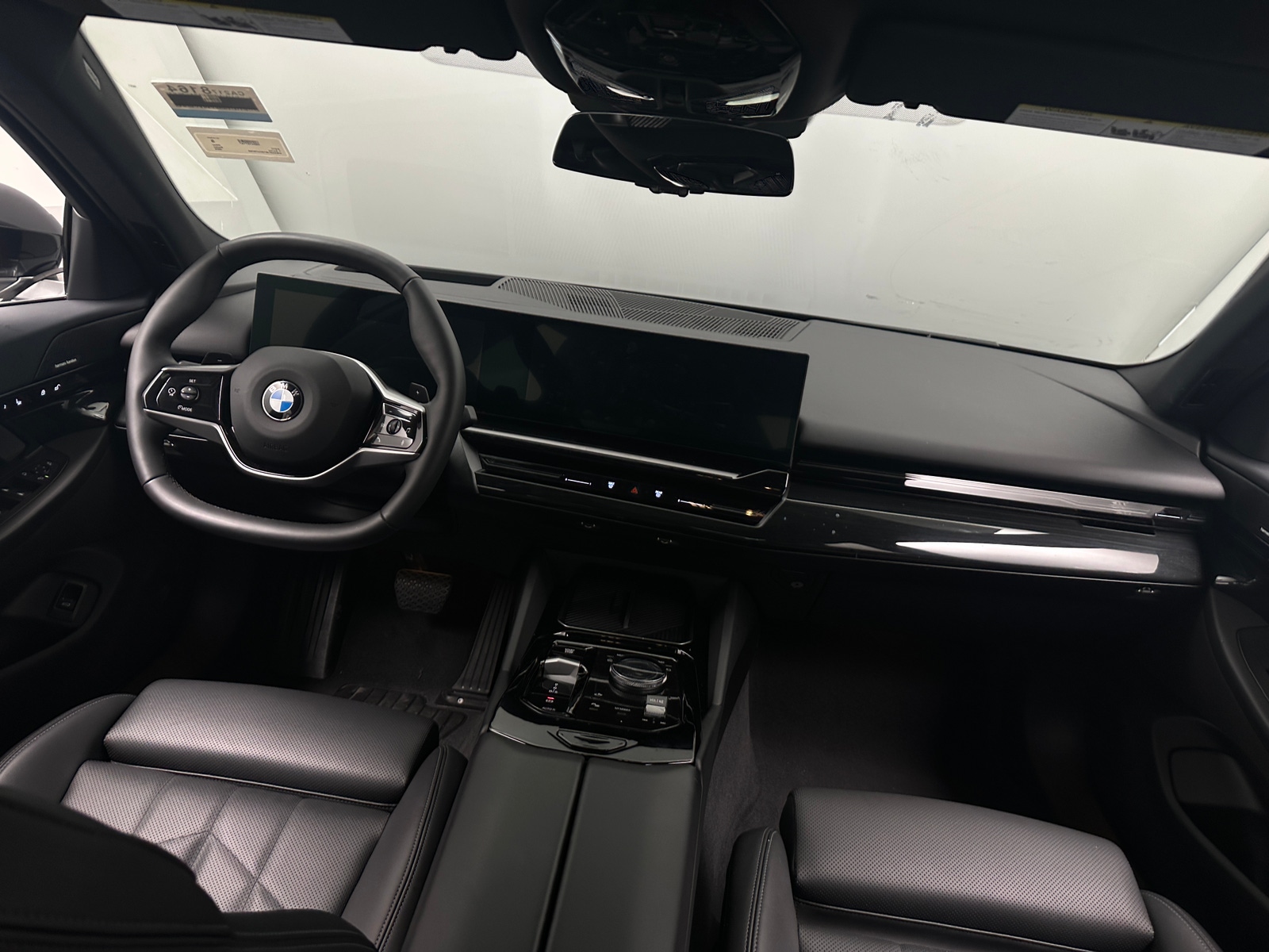 Thumbnail: 2025 BMW 5 Series - 2