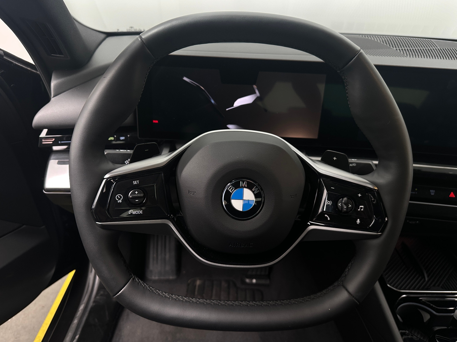 Thumbnail: 2025 BMW 5 Series - 4