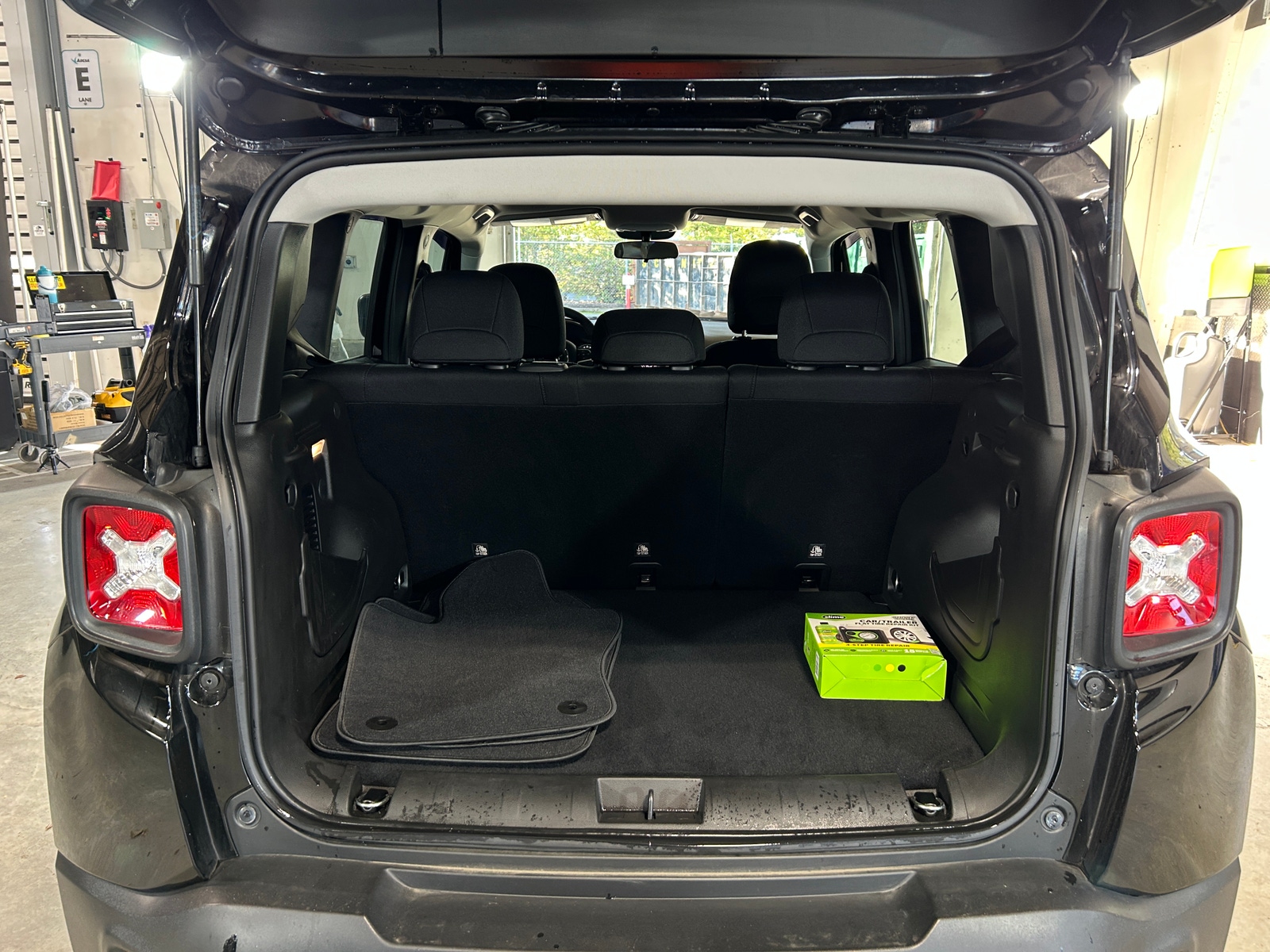 Thumbnail: 2020 Jeep Renegade - 7