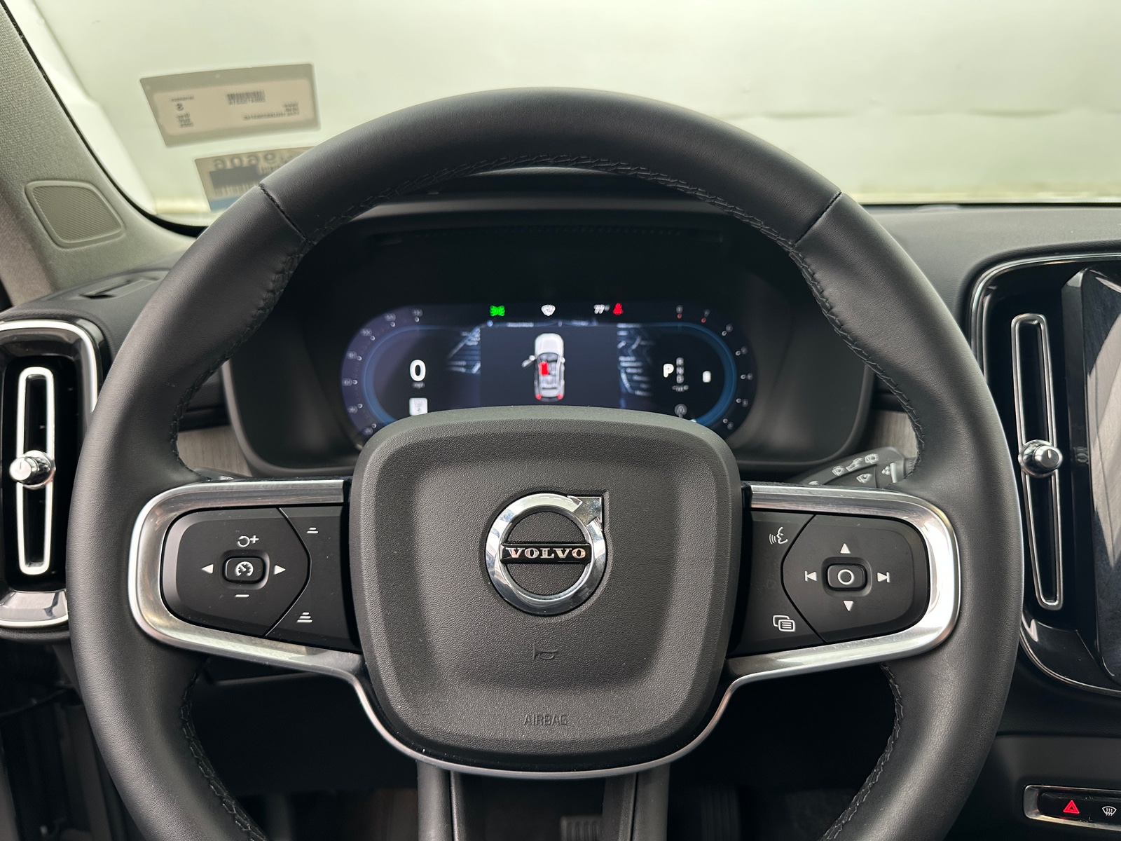 Thumbnail: 2025 Volvo XC40 - 5