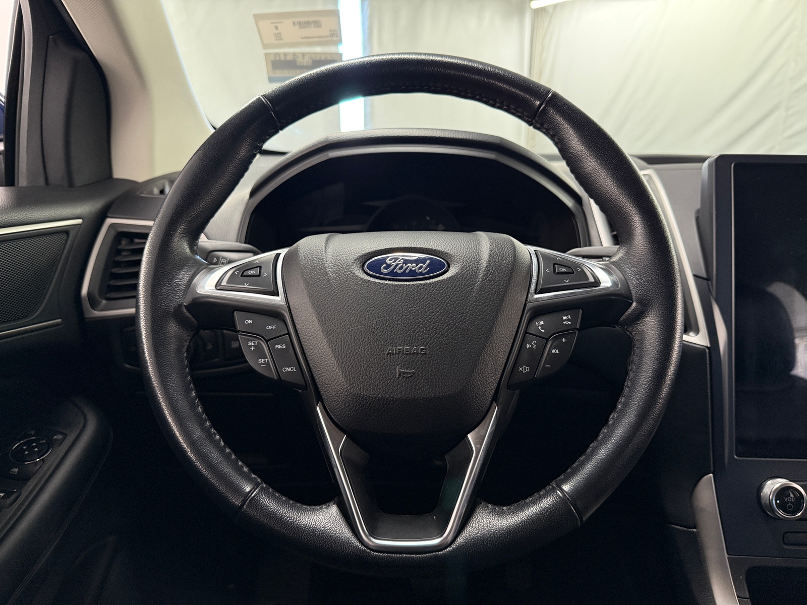 Thumbnail: 2023 Ford Edge - 4