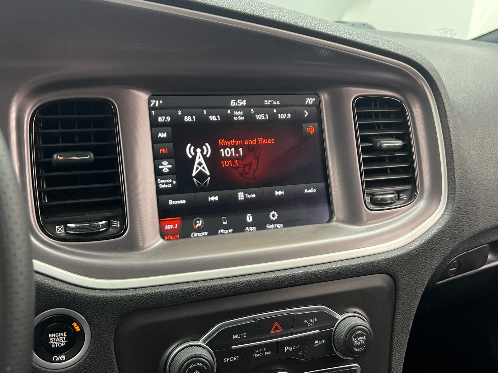 Thumbnail: 2021 Dodge Charger - 4