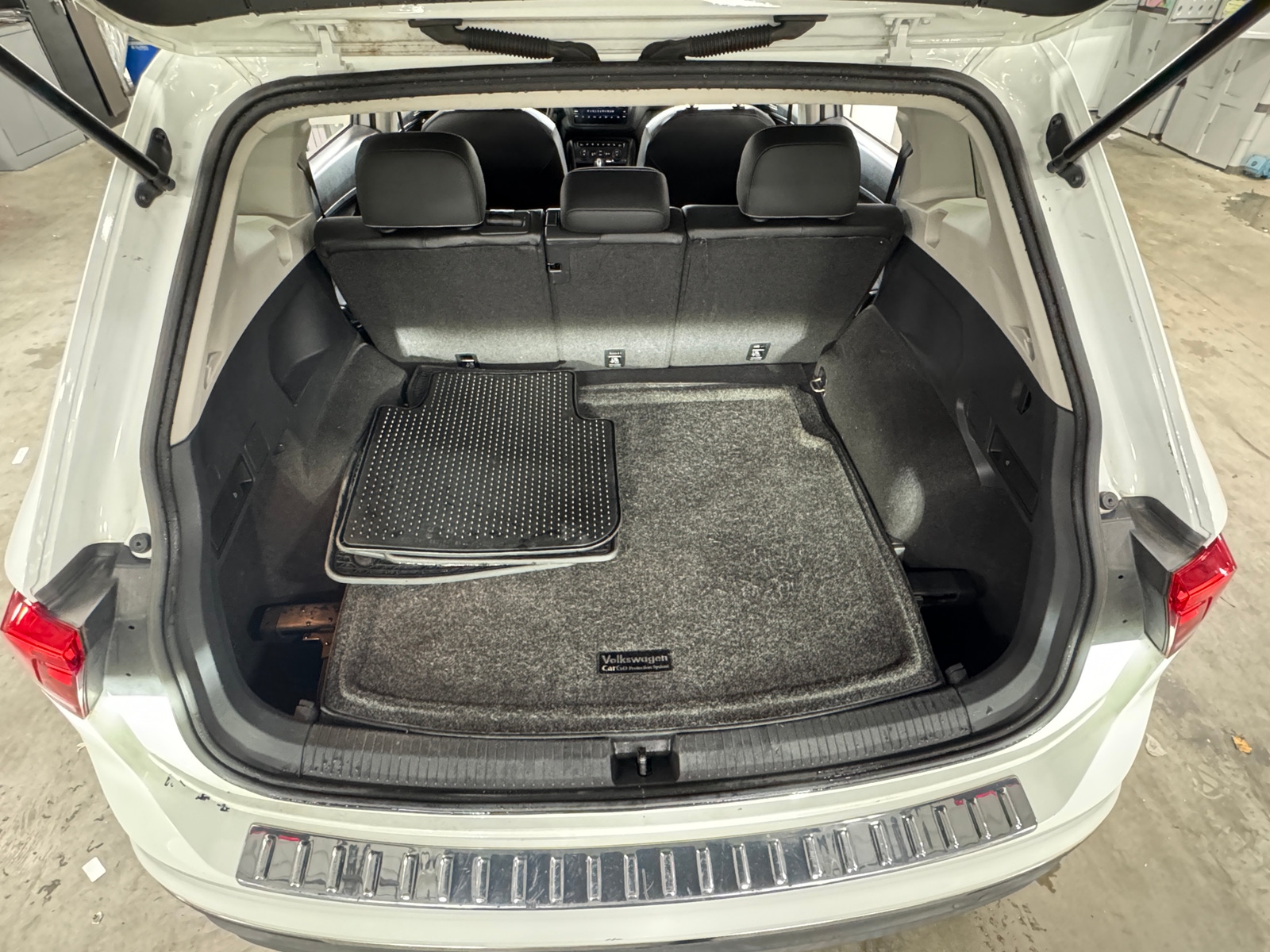 Thumbnail: 2021 Volkswagen Tiguan - 6
