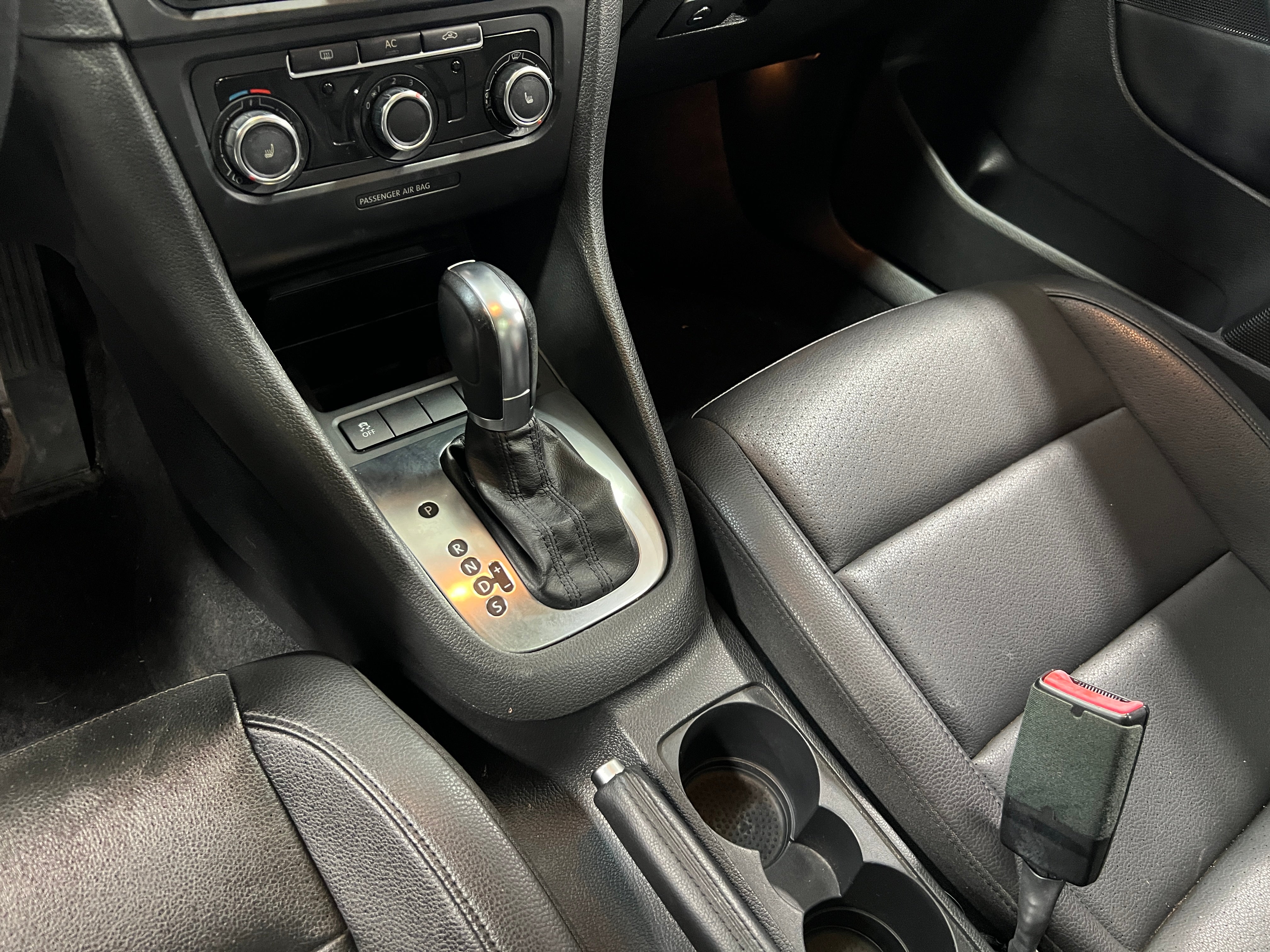 Used 2011 Volkswagen Jetta SportWagen SE with VIN 3VWPZ7AJ9BM686170 for sale in Oak Creek, WI