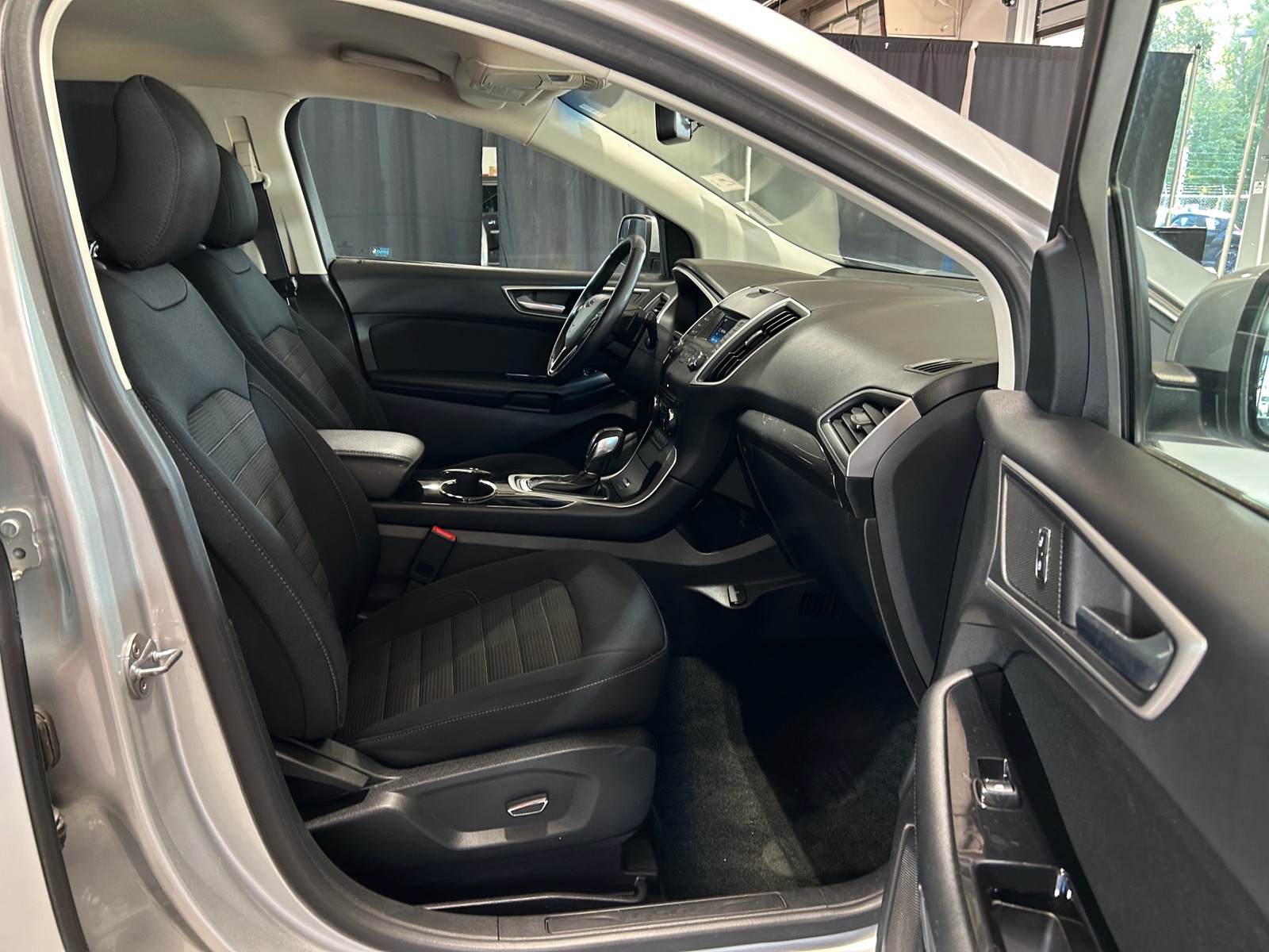 Thumbnail: 2017 Ford Edge - 2