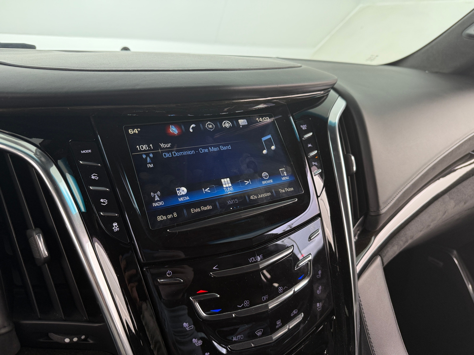 Thumbnail: 2018 Cadillac Escalade - 3