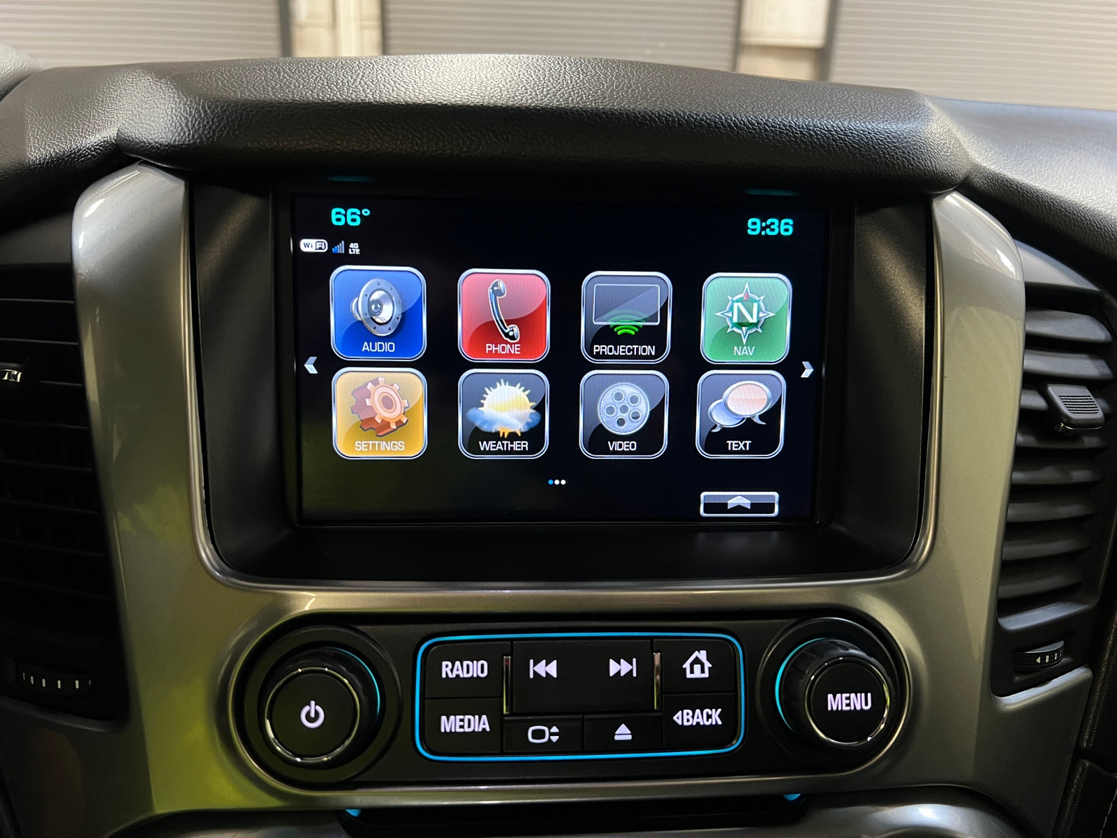 Thumbnail: 2019 Chevrolet Tahoe - 3