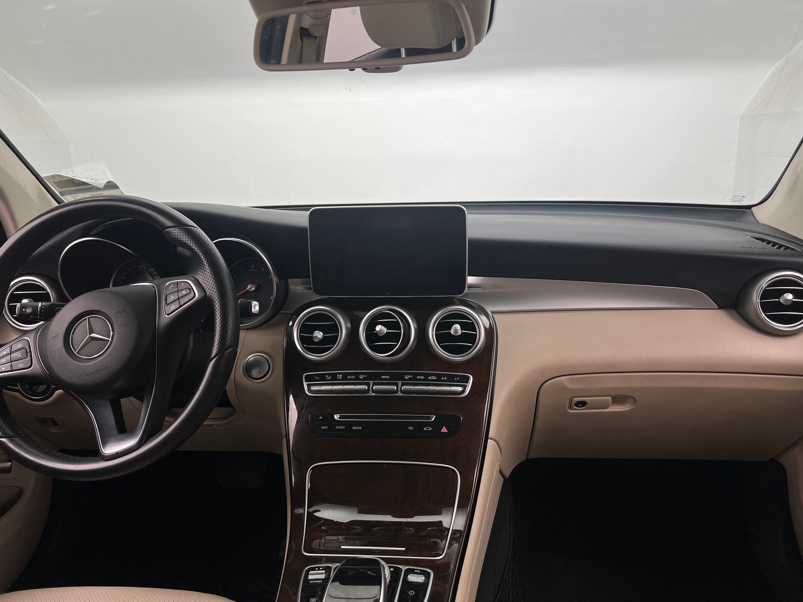 Thumbnail: 2016 Mercedes-Benz GLC - 2