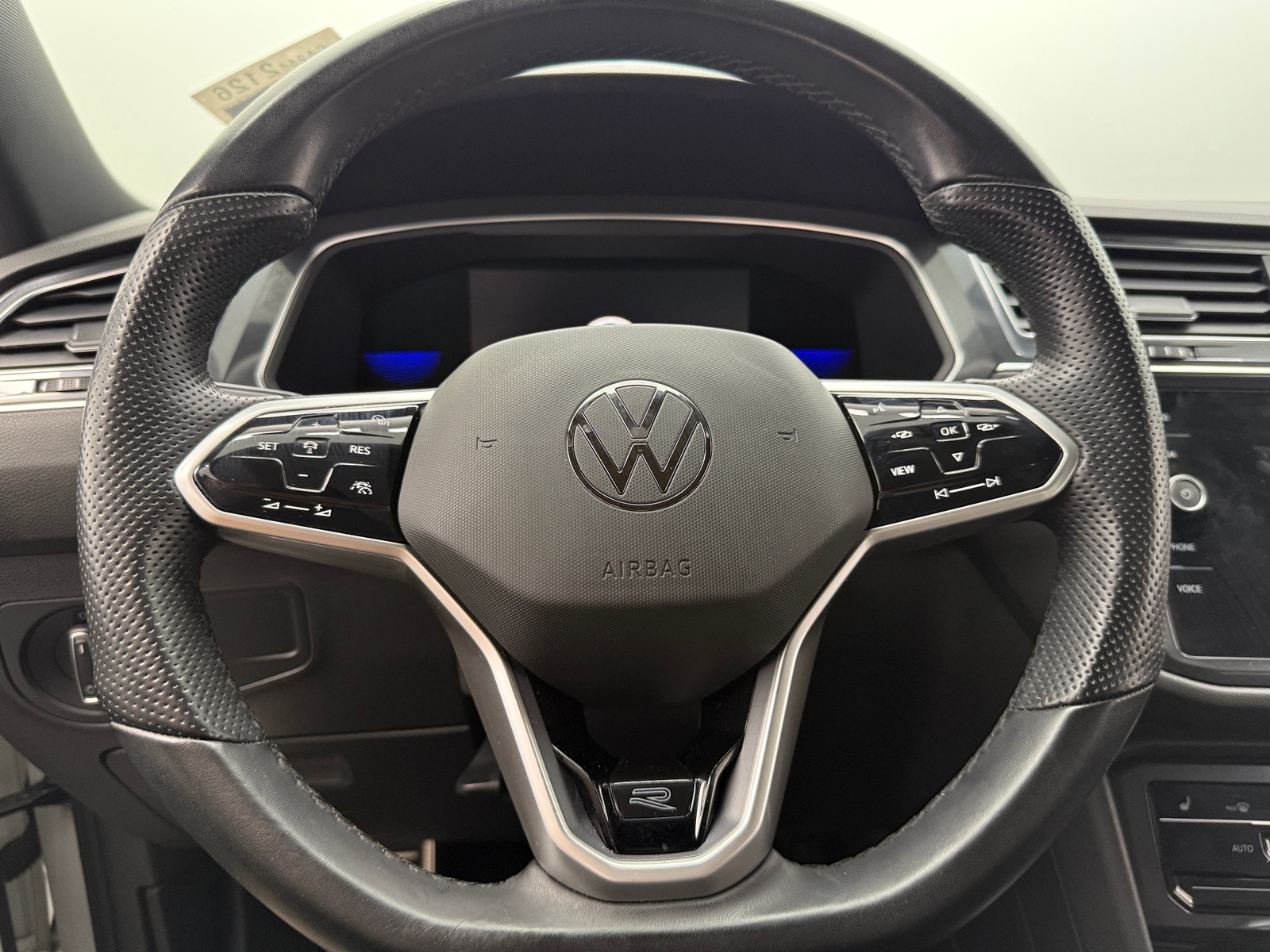 Thumbnail: 2022 Volkswagen Tiguan - 4