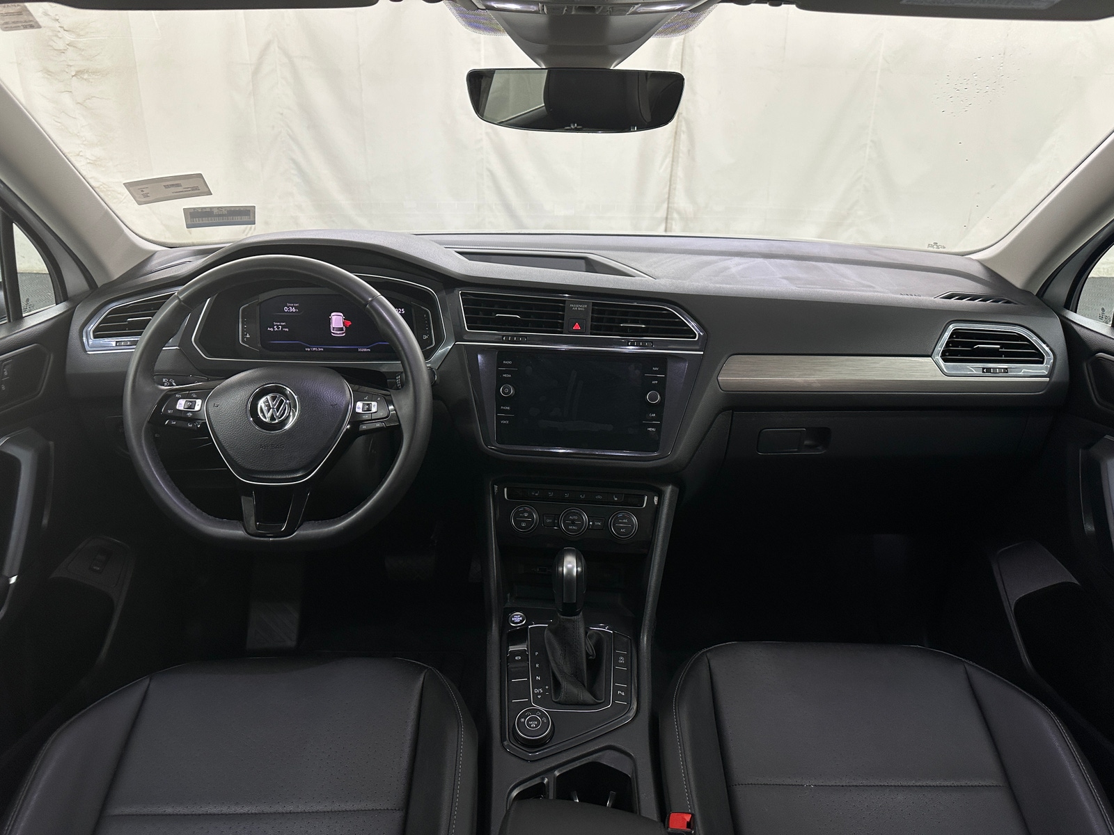 Thumbnail: 2020 Volkswagen Tiguan - 2