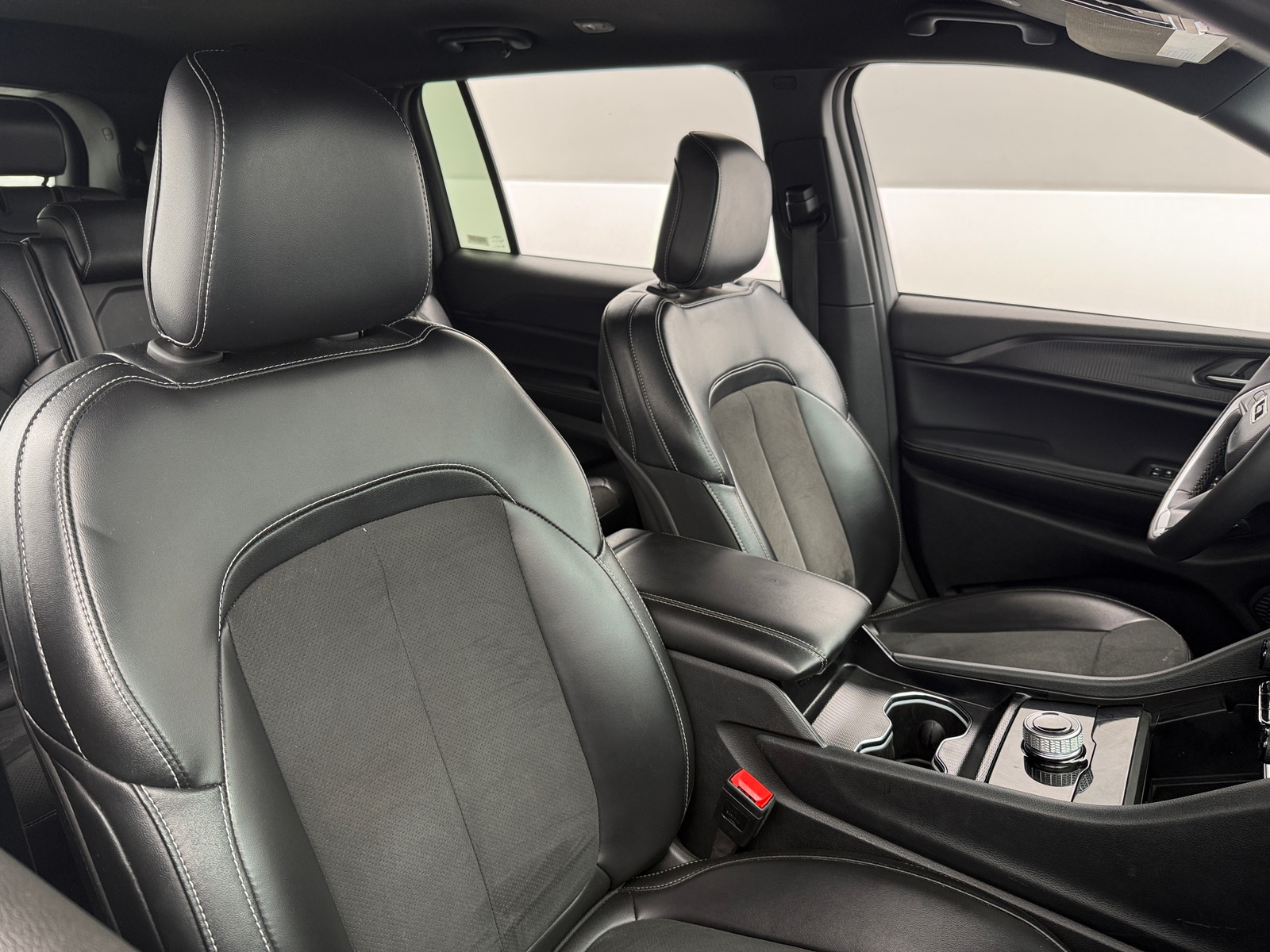 Thumbnail: 2024 Jeep Grand Cherokee L - 2