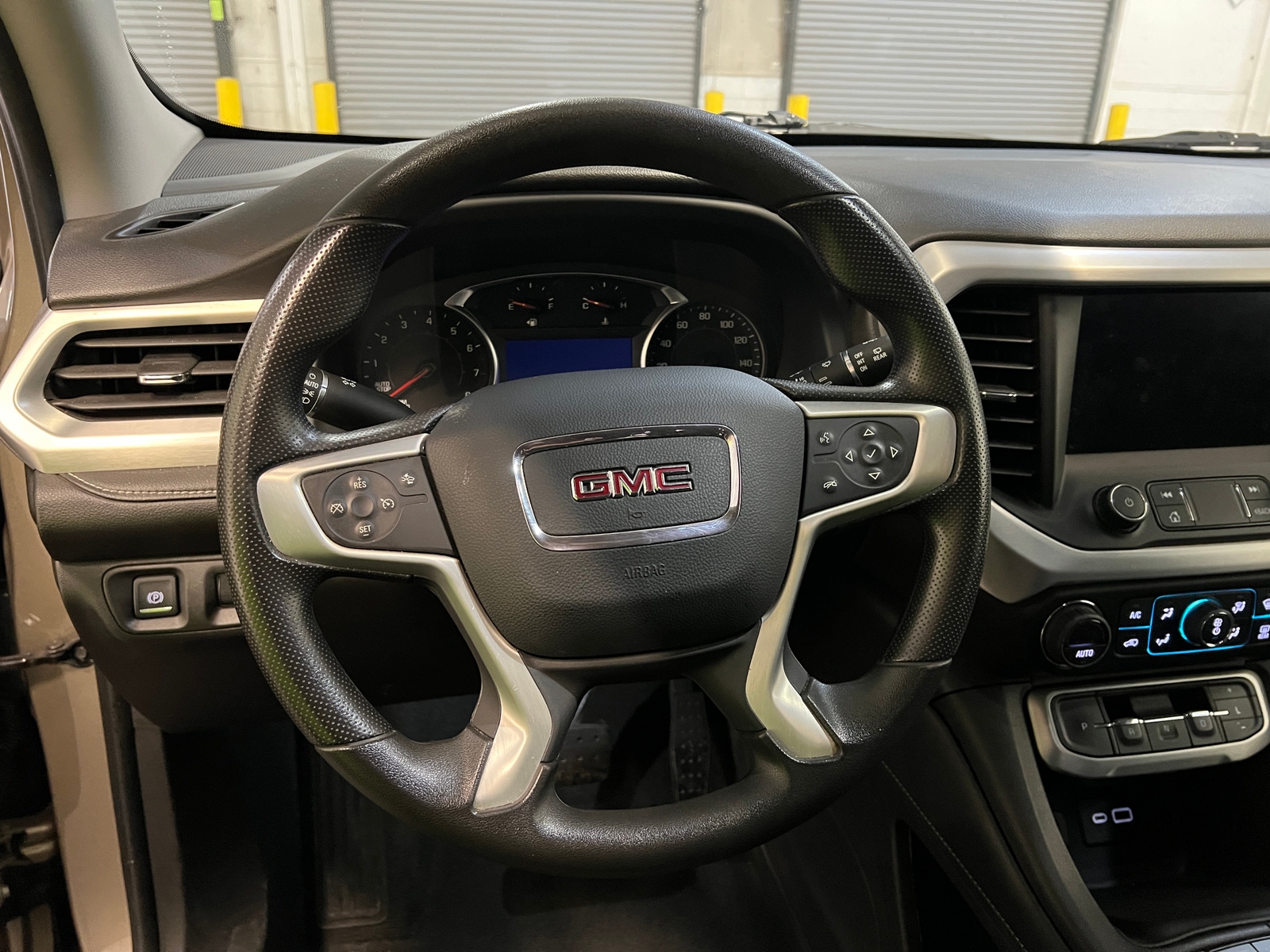 Thumbnail: 2023 GMC Acadia - 5