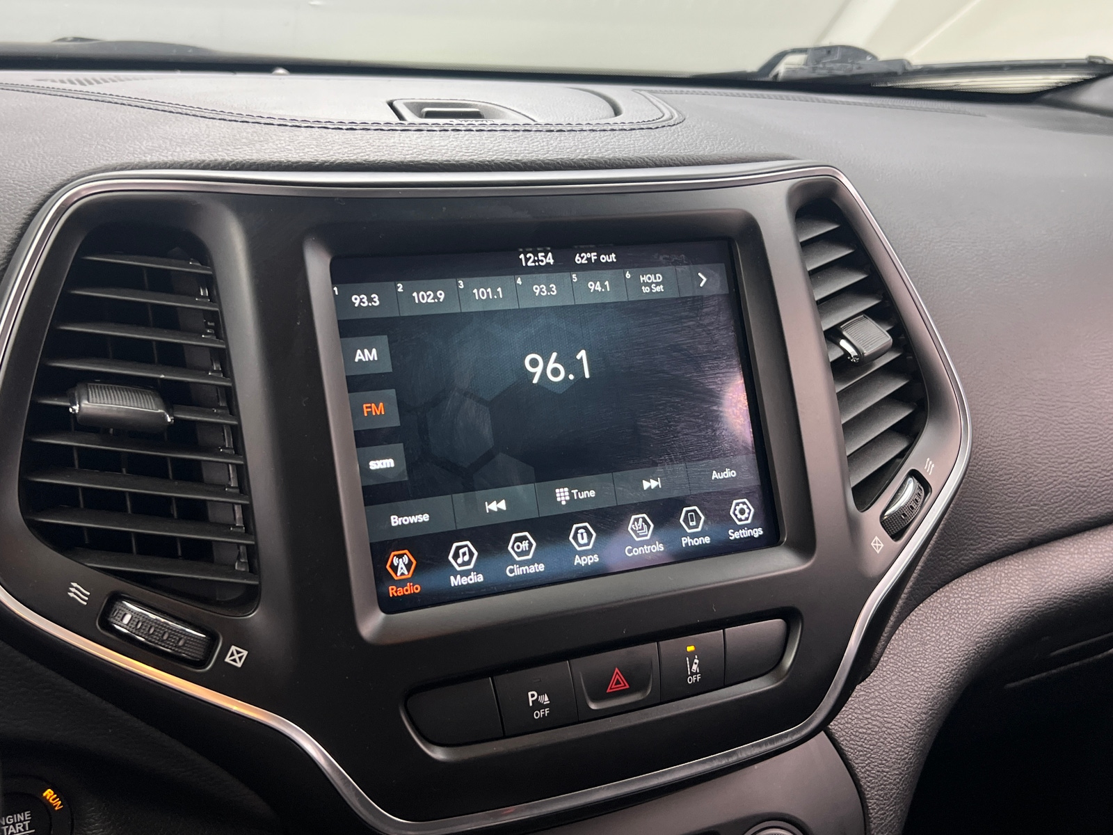 Thumbnail: 2021 Jeep Cherokee - 3