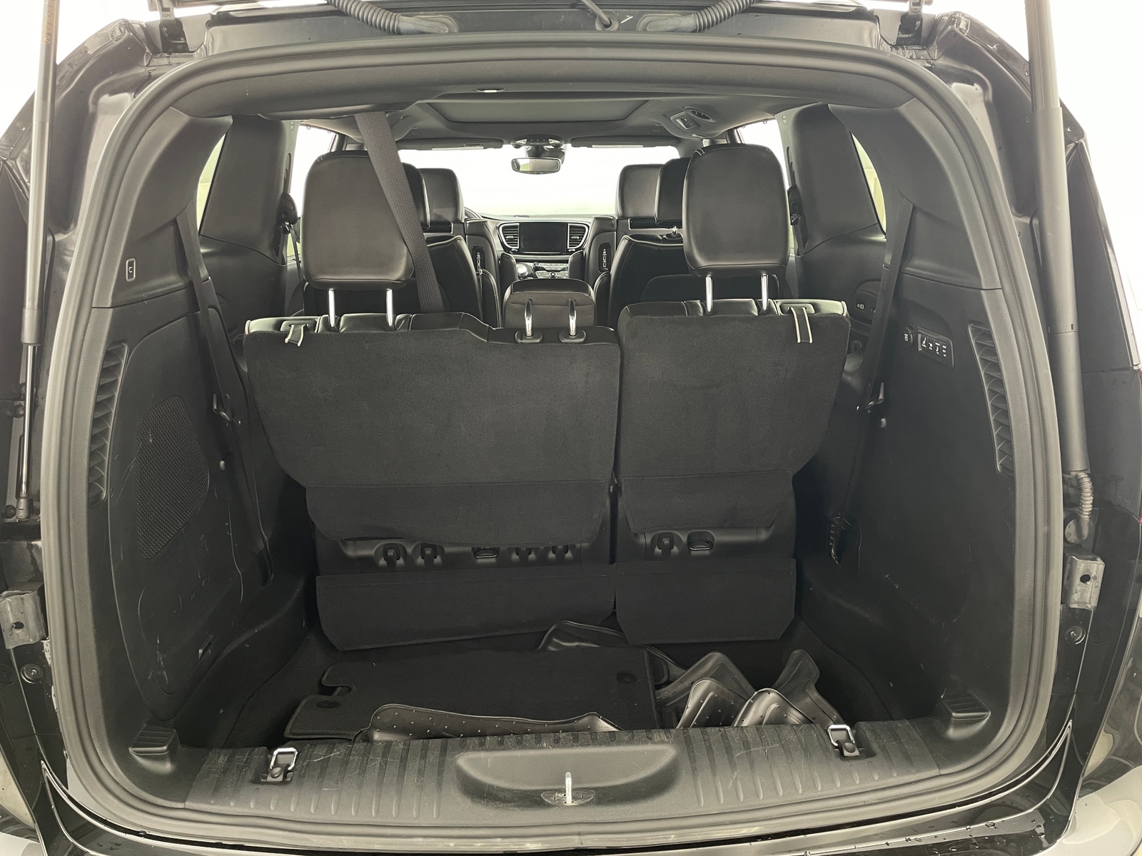 Thumbnail: 2021 Chrysler Pacifica - 6