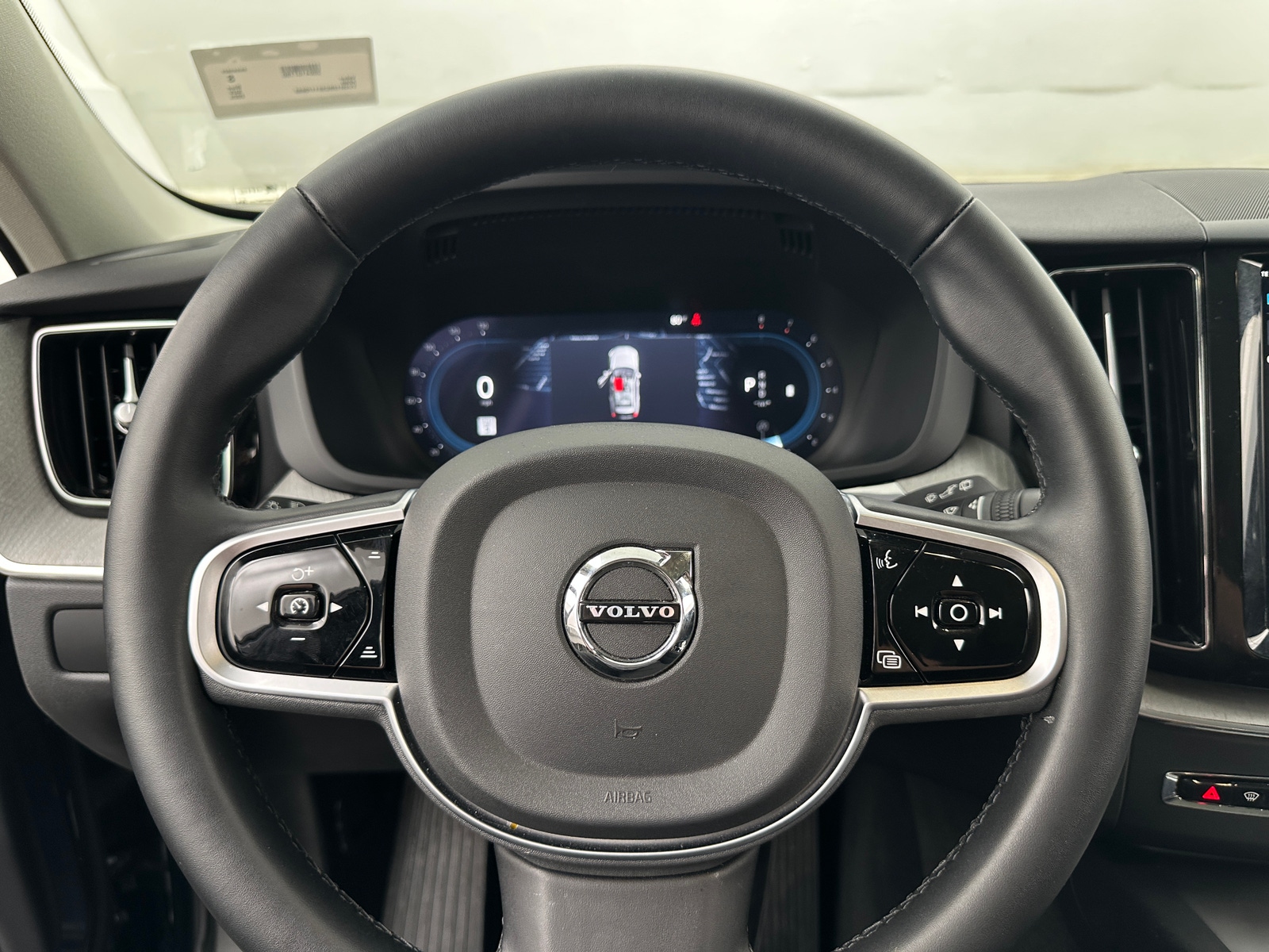 Thumbnail: 2025 Volvo XC60 - 4