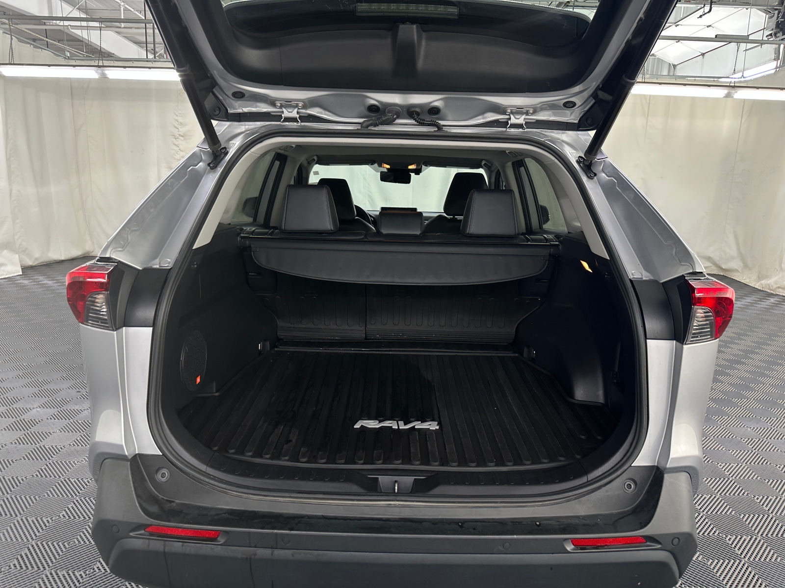 Thumbnail: 2019 Toyota RAV4 - 6