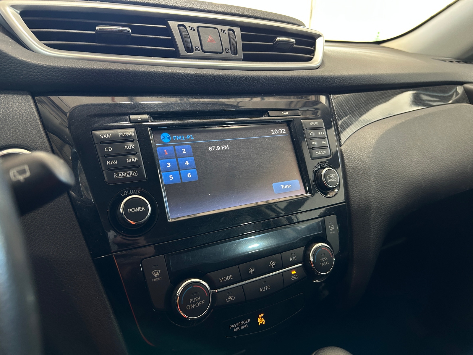 Thumbnail: 2015 Nissan Rogue - 3