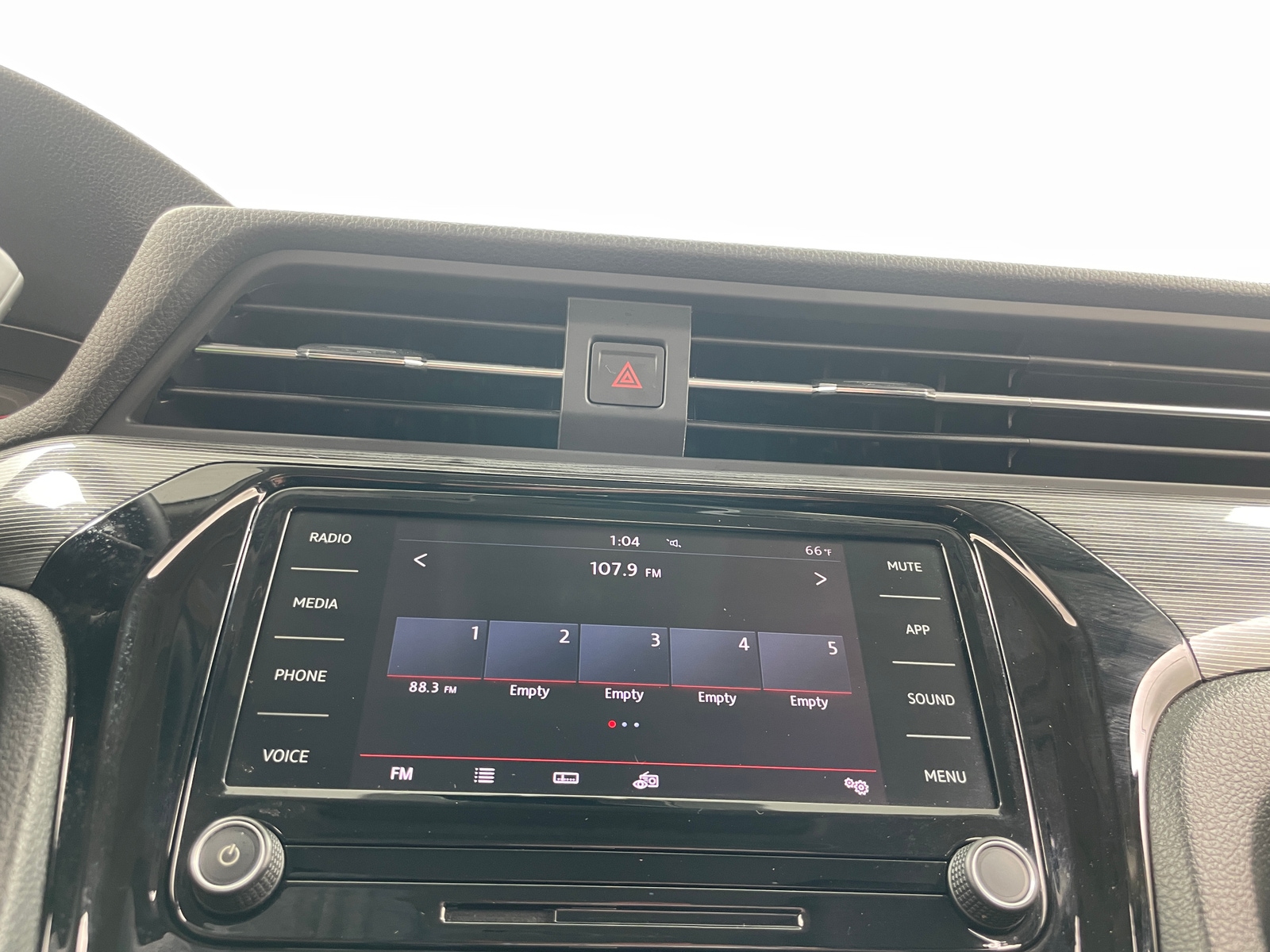 Thumbnail: 2020 Volkswagen Passat - 3