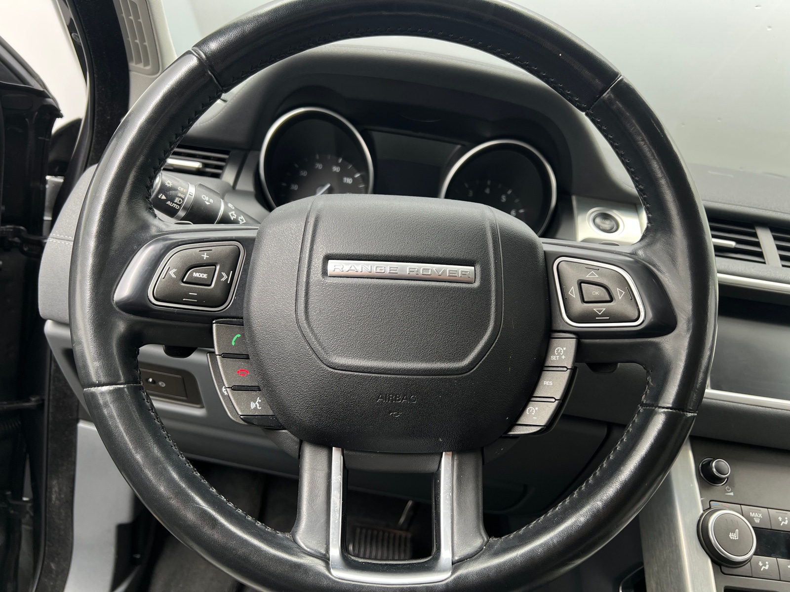 Thumbnail: 2017 Land Rover Range Rover Evoque - 4