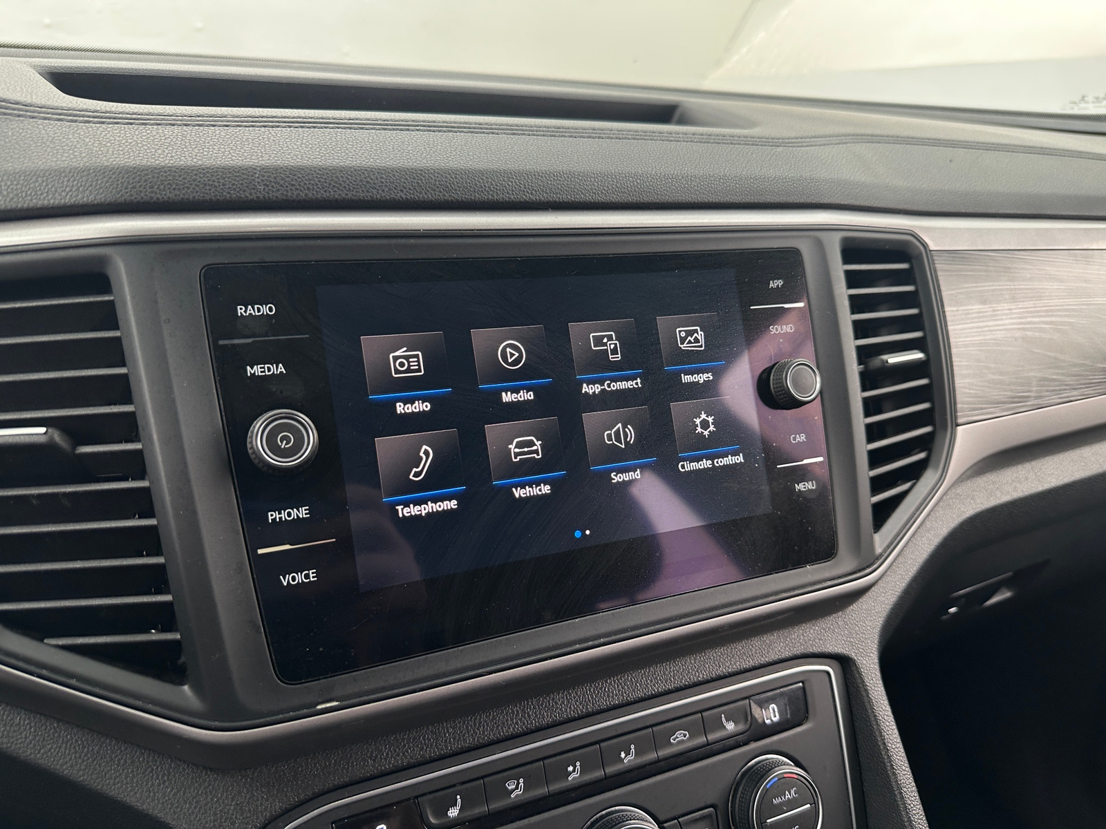 Thumbnail: 2020 Volkswagen Atlas - 3