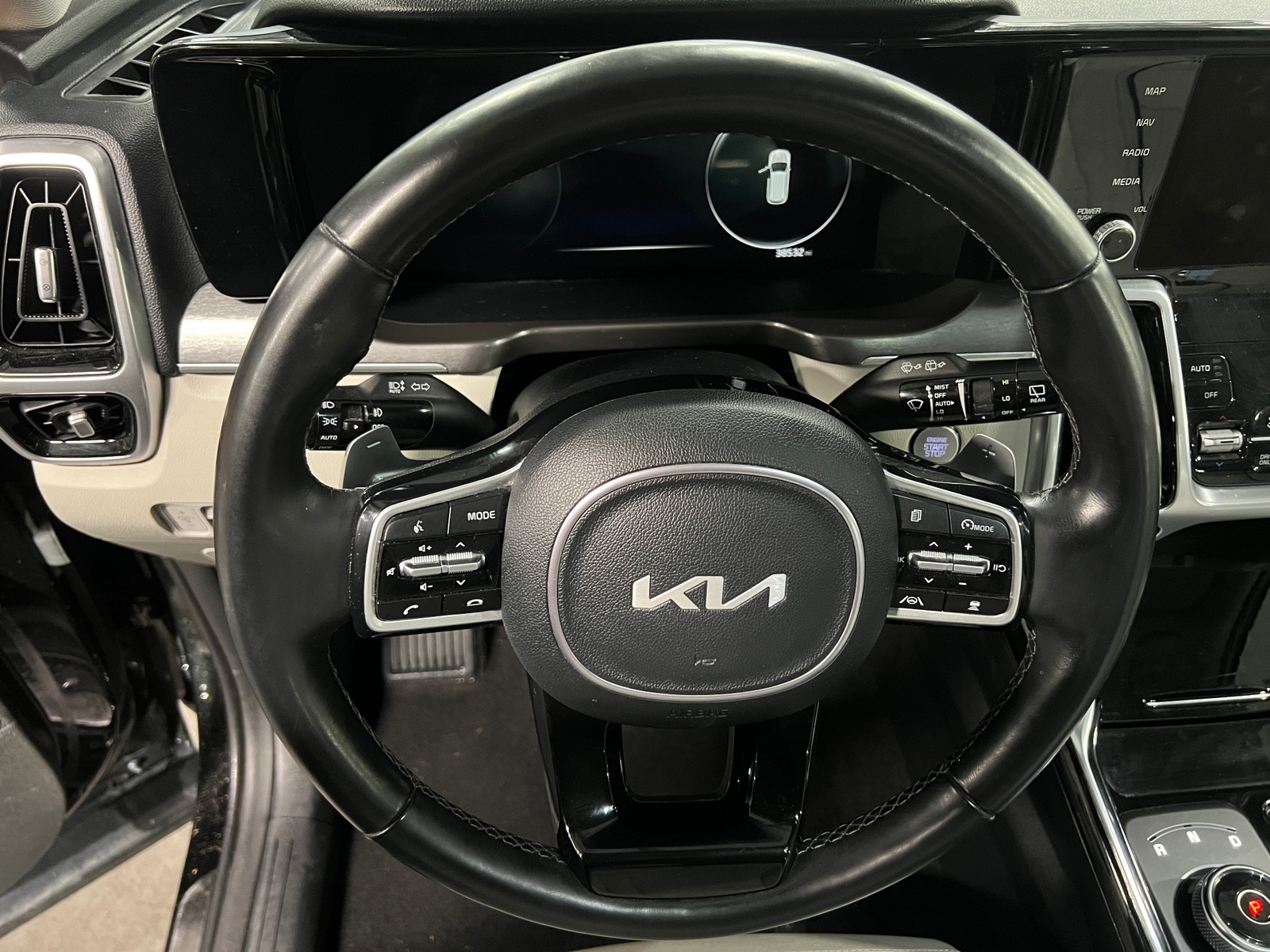 Thumbnail: 2023 Kia Sorento - 4