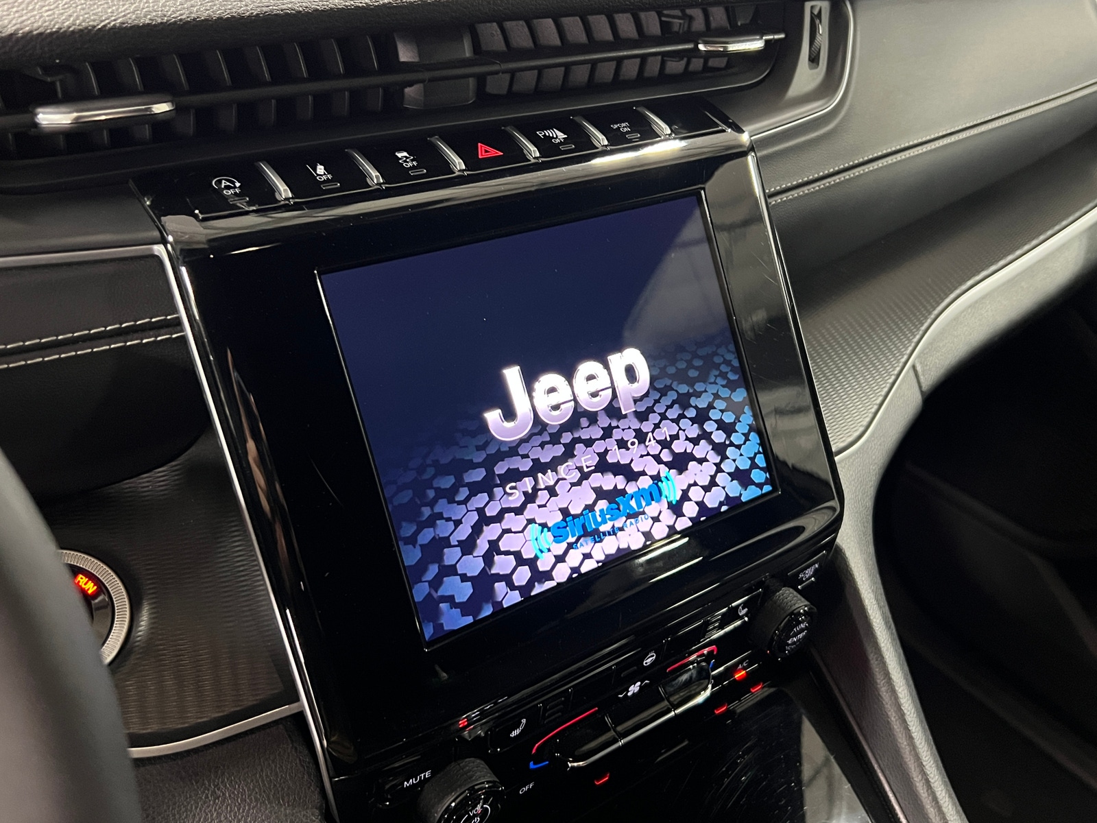 Thumbnail: 2024 Jeep Grand Cherokee - 3