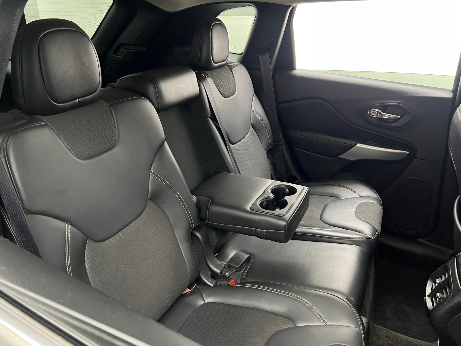 Thumbnail: 2018 Jeep Cherokee - 6