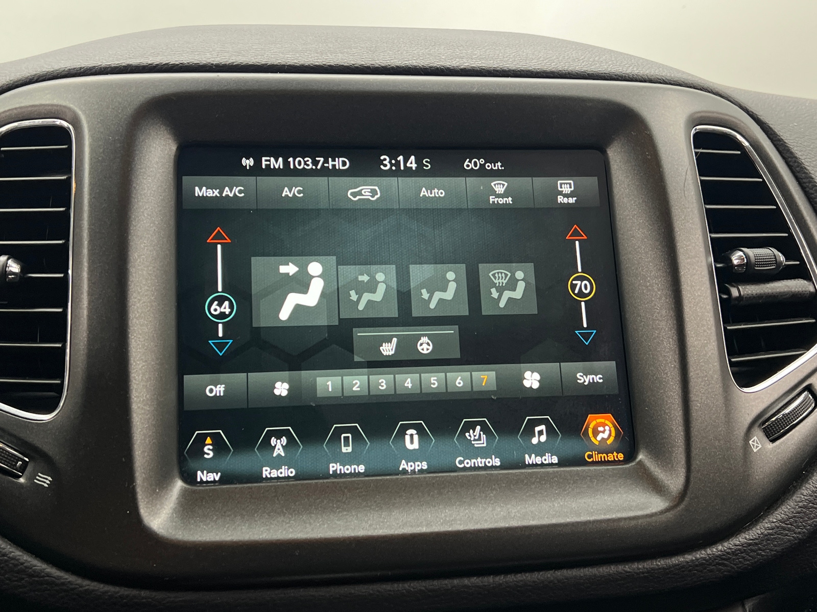 Thumbnail: 2018 Jeep Compass - 4