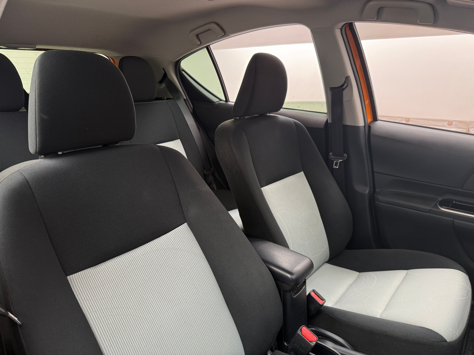 Thumbnail: 2017 Toyota Prius c - 2